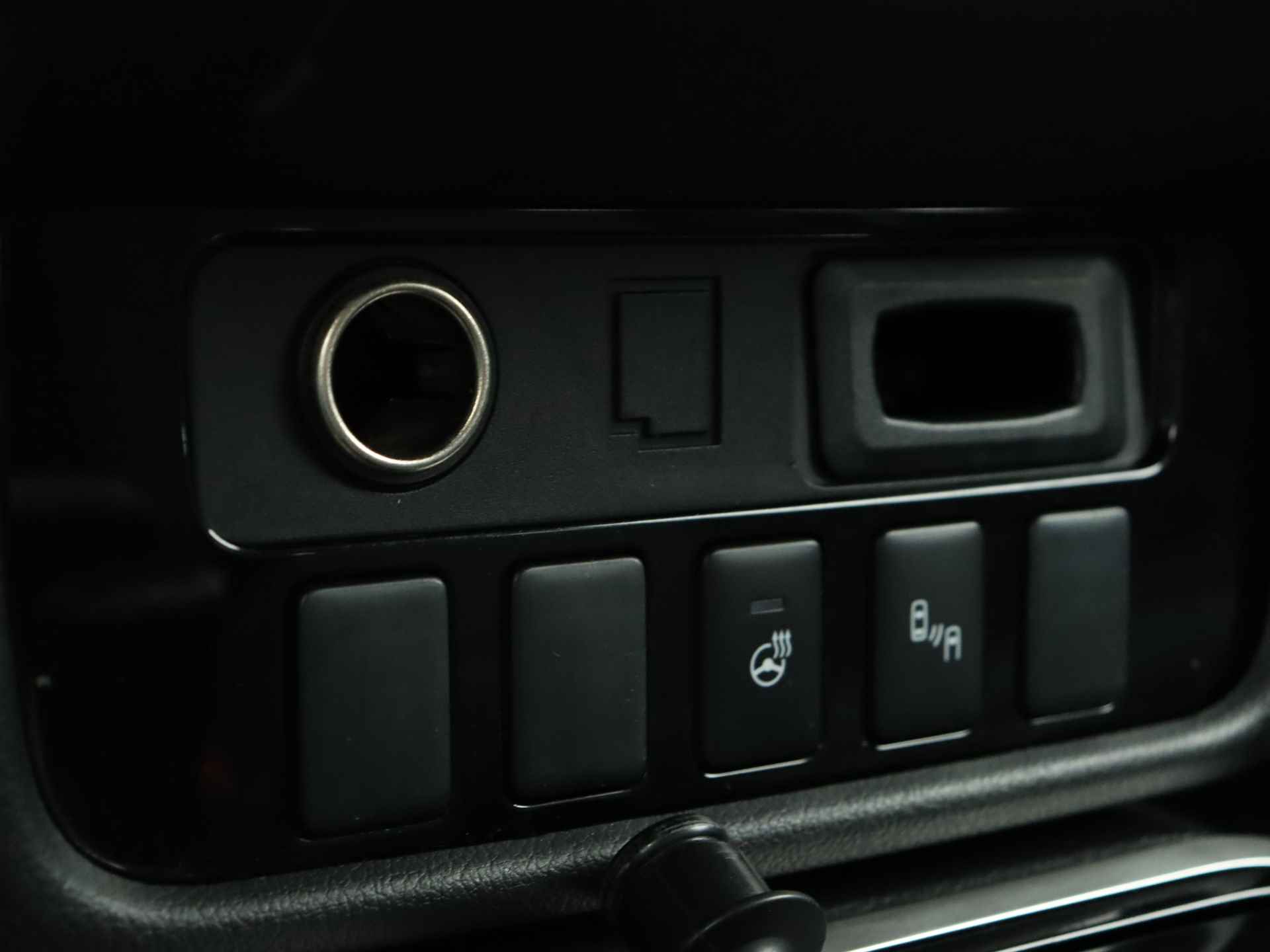 Mitsubishi Outlander 2.0 Connect Pro | Apple Carplay/Android Auto | Stoelverwarming | Keyless Entry | - 30/39