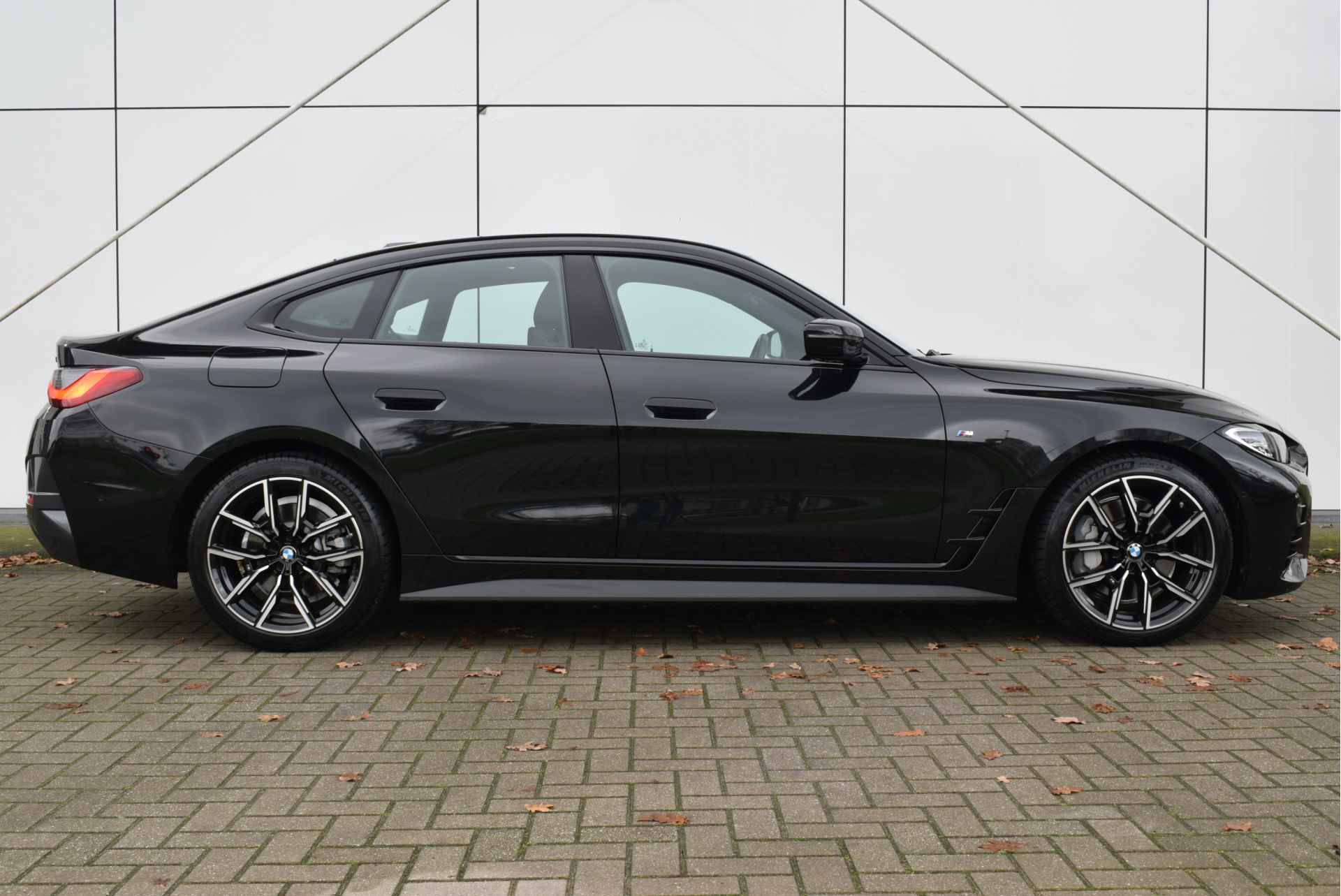 BMW 4 Serie Gran Coupé 430i High Executive M Sport Automaat / Schuif-kanteldak / Trekhaak / Stoelverwarming / Parking Assistant / Cruise Control / Live Cockpit Professional / Verwarmd stuurwiel - 10/31