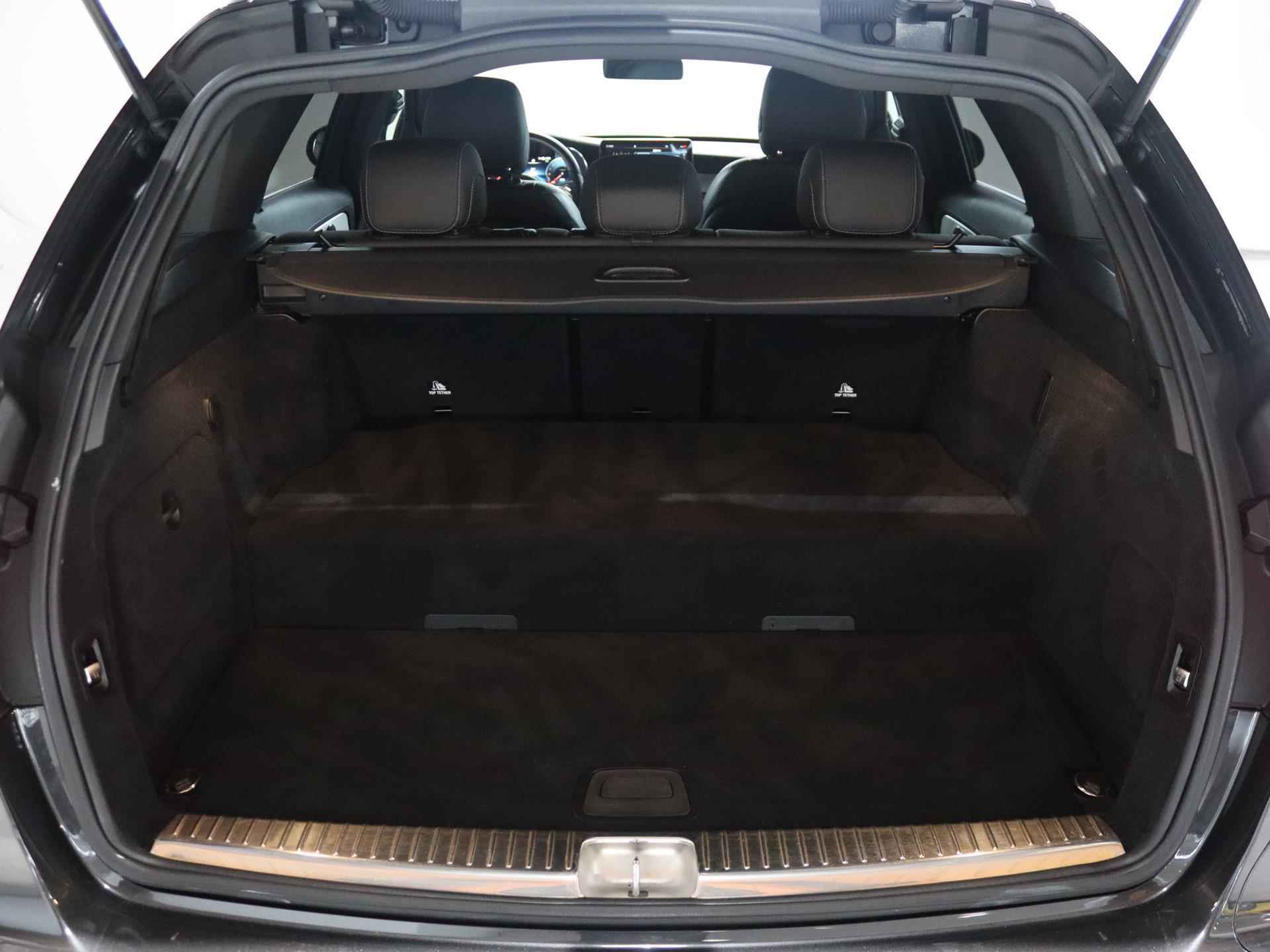 Mercedes-Benz C-klasse Estate 300 e Business Solution AMG | Digitaal display | Nightpakket | stoelverwarming | Navigatie | Led-koplampen | achteruitrijcamera | elektr. achterklep - 12/24
