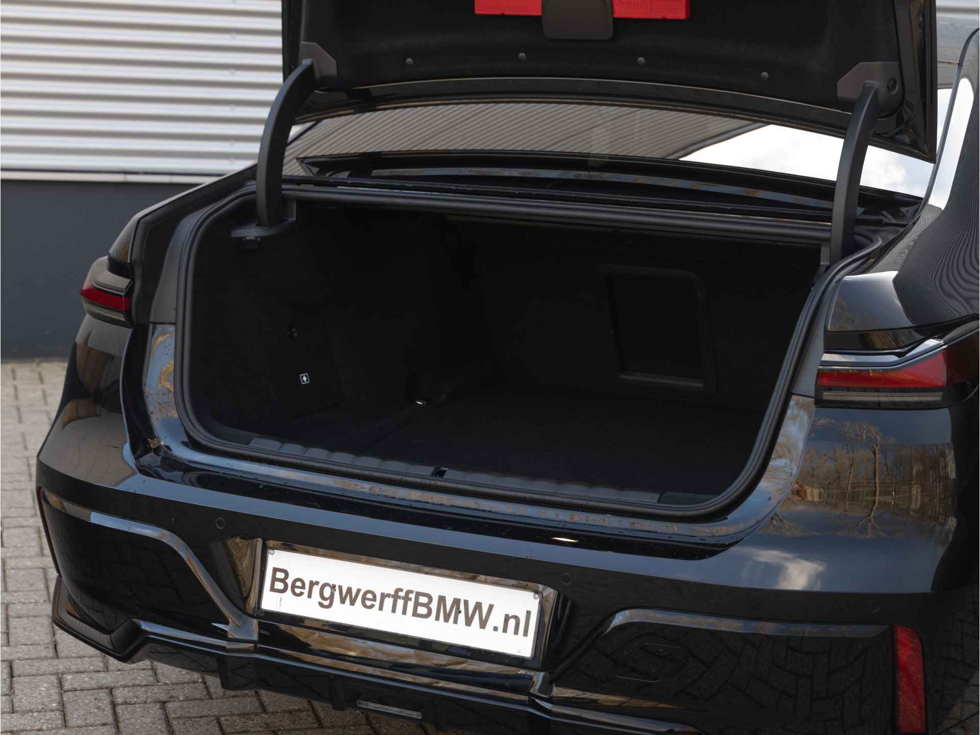 BMW i7 xDrive60 M-Sport Pro - Innovation Pack - Bowers & Wilkins - Stoelmassage + Ventilatie - 24/51