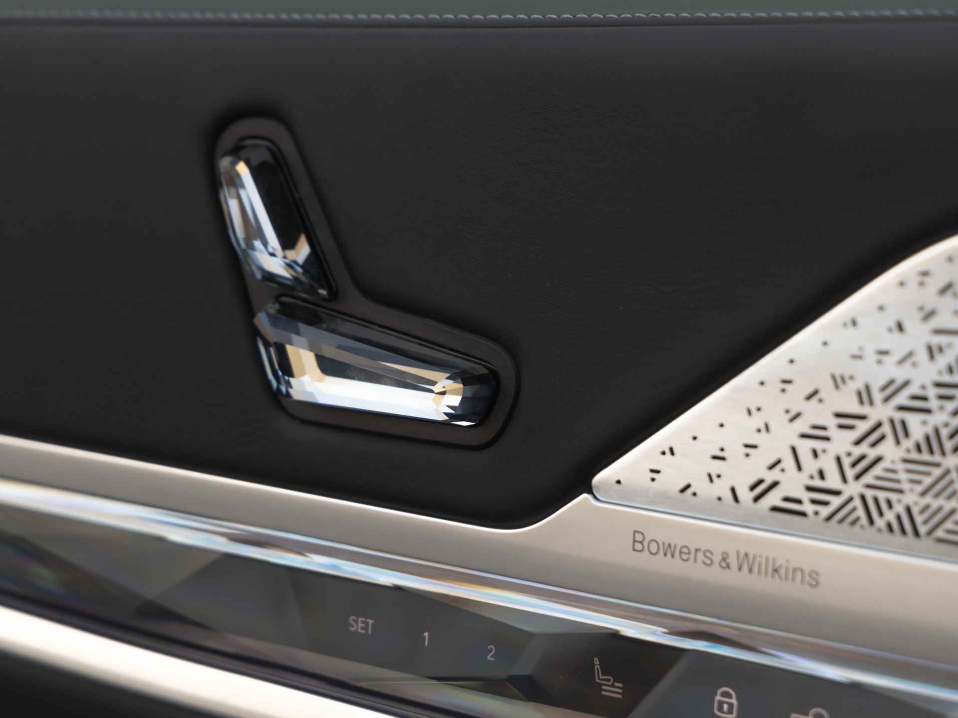 BMW i7 xDrive60 M-Sport Pro - Innovation Pack - Bowers & Wilkins - Stoelmassage + Ventilatie - 36/51