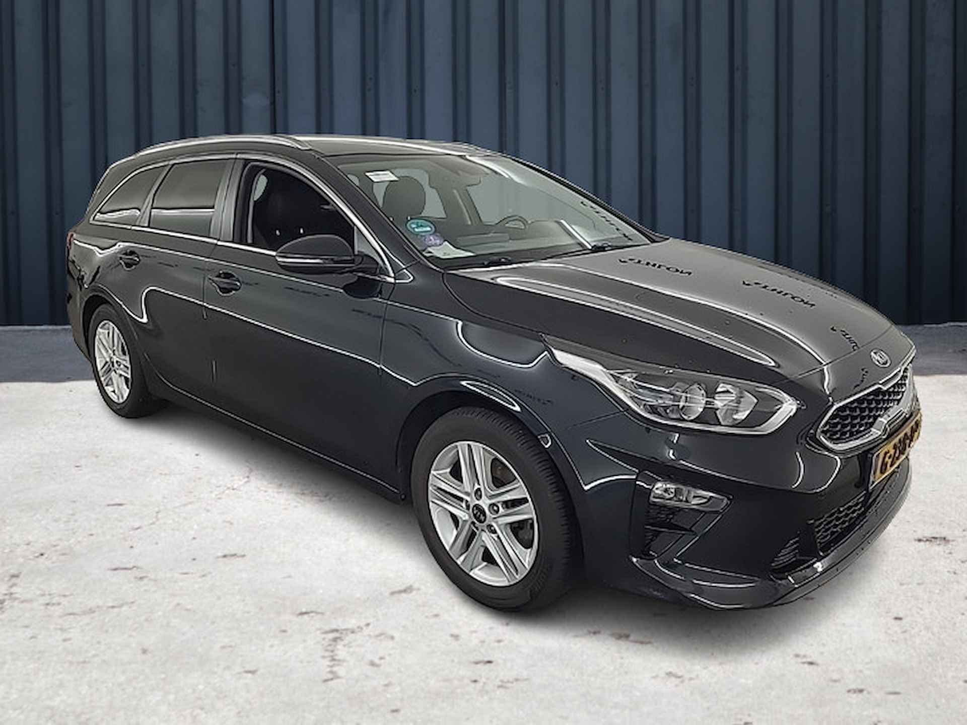 Kia Ceed Sportswagon 1.0 T-GDi DynamicPlusLine (120 PK) 1e-Eig, Kia-Dealer-Onderh, 12-Mnd-BOVAG, NL-Auto, Trekhaak, Half-Leer, Navigatie/Apple-Carplay/Android-Auto, Cruisecontrol, Keyless-Entry/Start, Achteruitrijcamera, Parkeersensoren, DAB, Stoelverwarming, Stuurverwarming, Licht-Zicht-Pakket, Lm-Velgen-16Inch, Privacy-Glas - 3/21