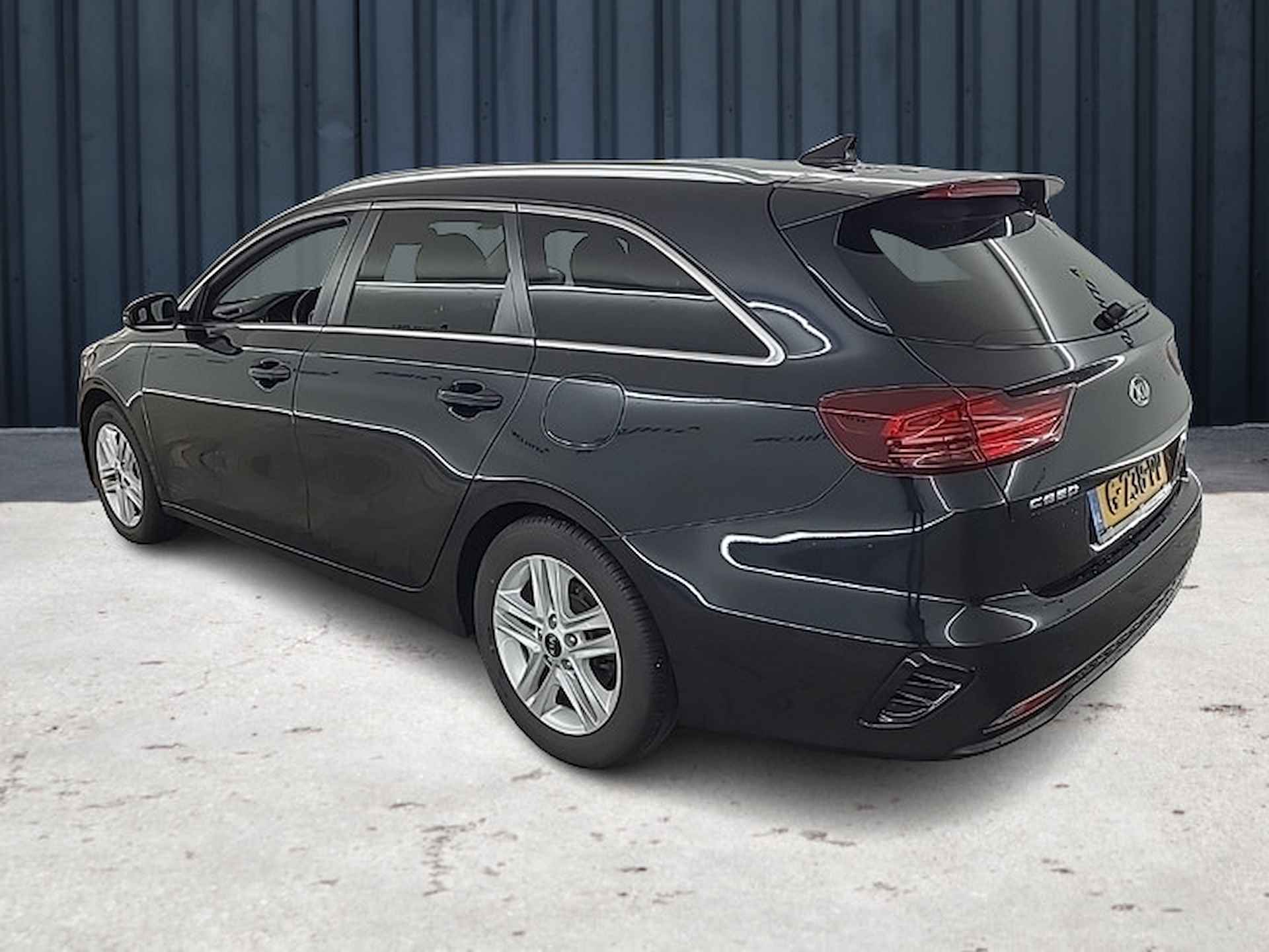 Kia Ceed Sportswagon 1.0 T-GDi DynamicPlusLine (120 PK) 1e-Eig, Kia-Dealer-Onderh, 12-Mnd-BOVAG, NL-Auto, Trekhaak, Half-Leer, Navigatie/Apple-Carplay/Android-Auto, Cruisecontrol, Keyless-Entry/Start, Achteruitrijcamera, Parkeersensoren, DAB, Stoelverwarming, Stuurverwarming, Licht-Zicht-Pakket, Lm-Velgen-16Inch, Privacy-Glas - 5/21