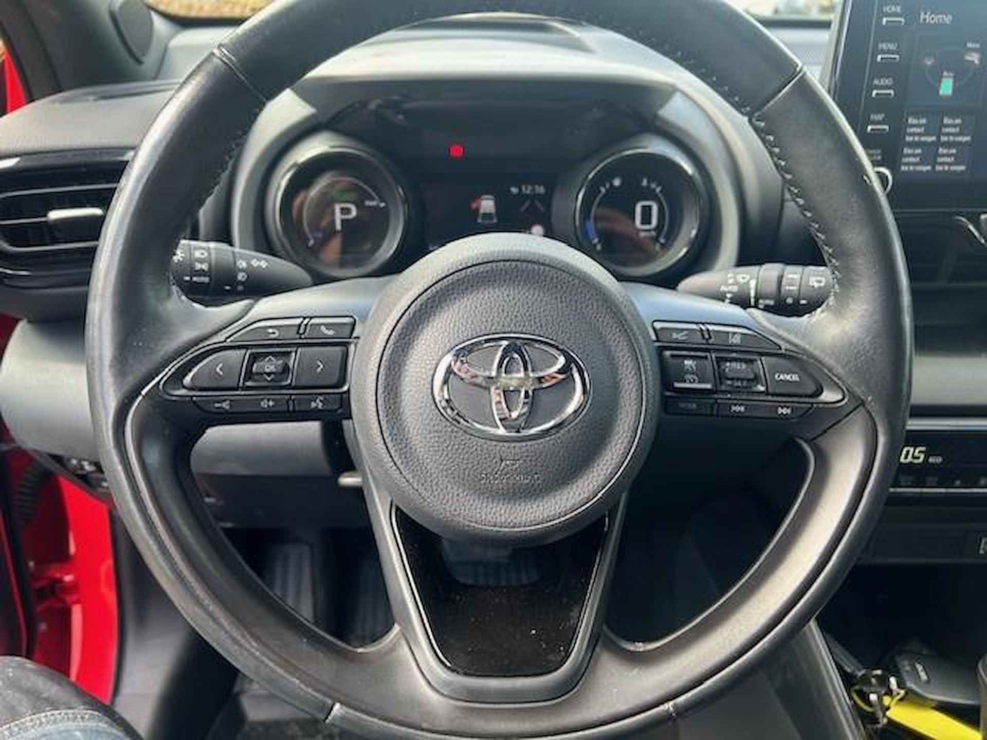 Toyota Yaris 1.5 Hybrid Launch/Executive. Bi-tone, trekhaak - 10/16