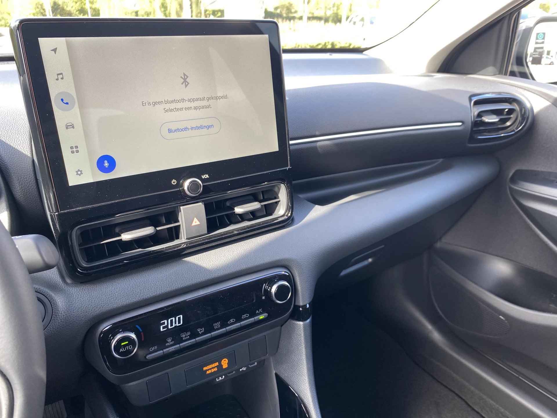 Toyota Yaris Hybrid 115 First Edition Automaat | Apple CarPlay / Android Auto | All season banden - 18/36