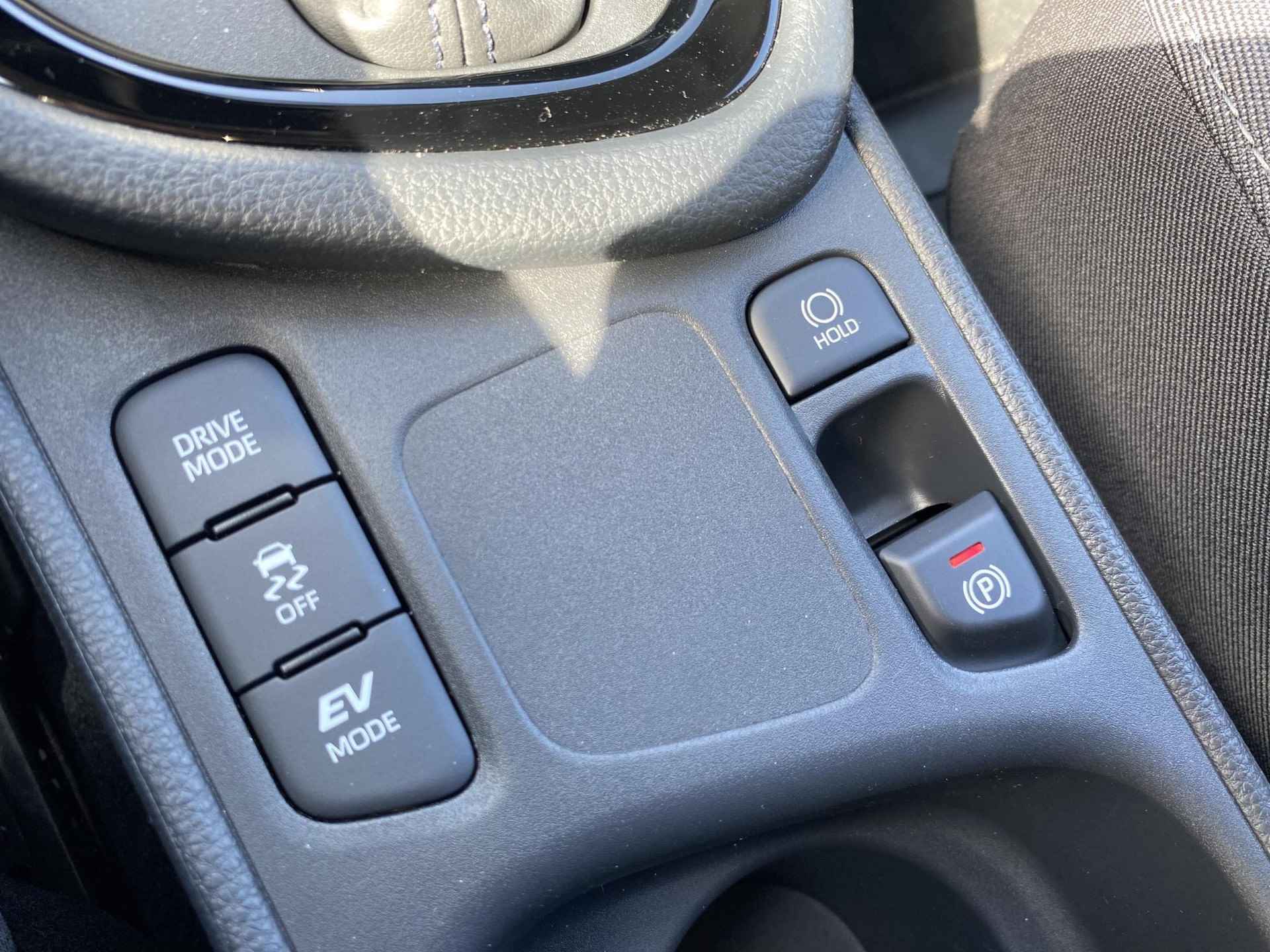 Toyota Yaris Hybrid 115 First Edition Automaat | Apple CarPlay / Android Auto | All season banden - 22/36
