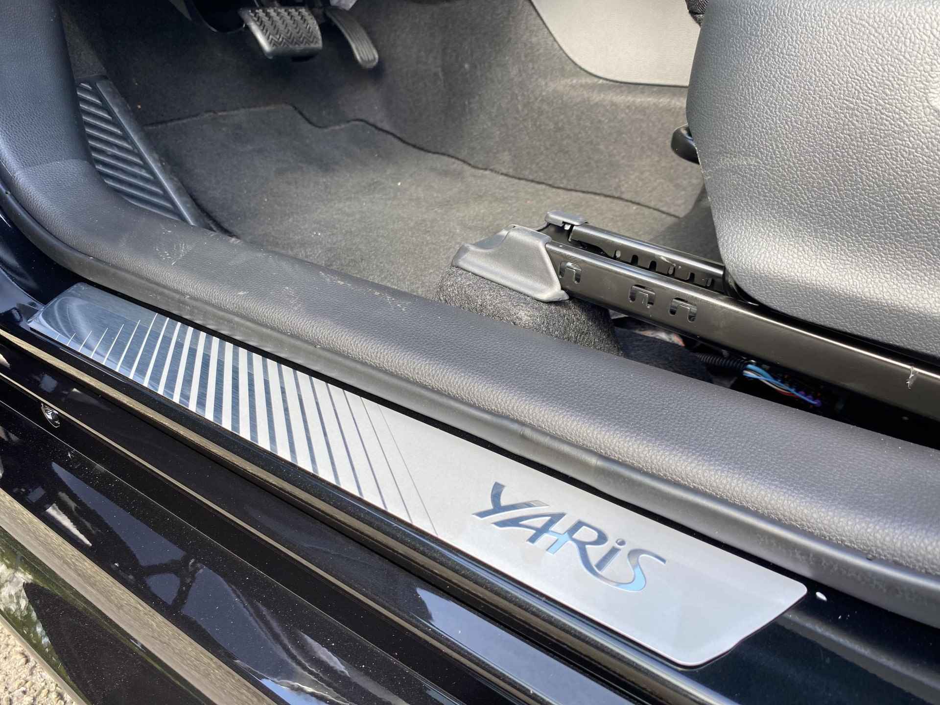 Toyota Yaris Hybrid 115 First Edition Automaat | Apple CarPlay / Android Auto | All season banden - 25/36