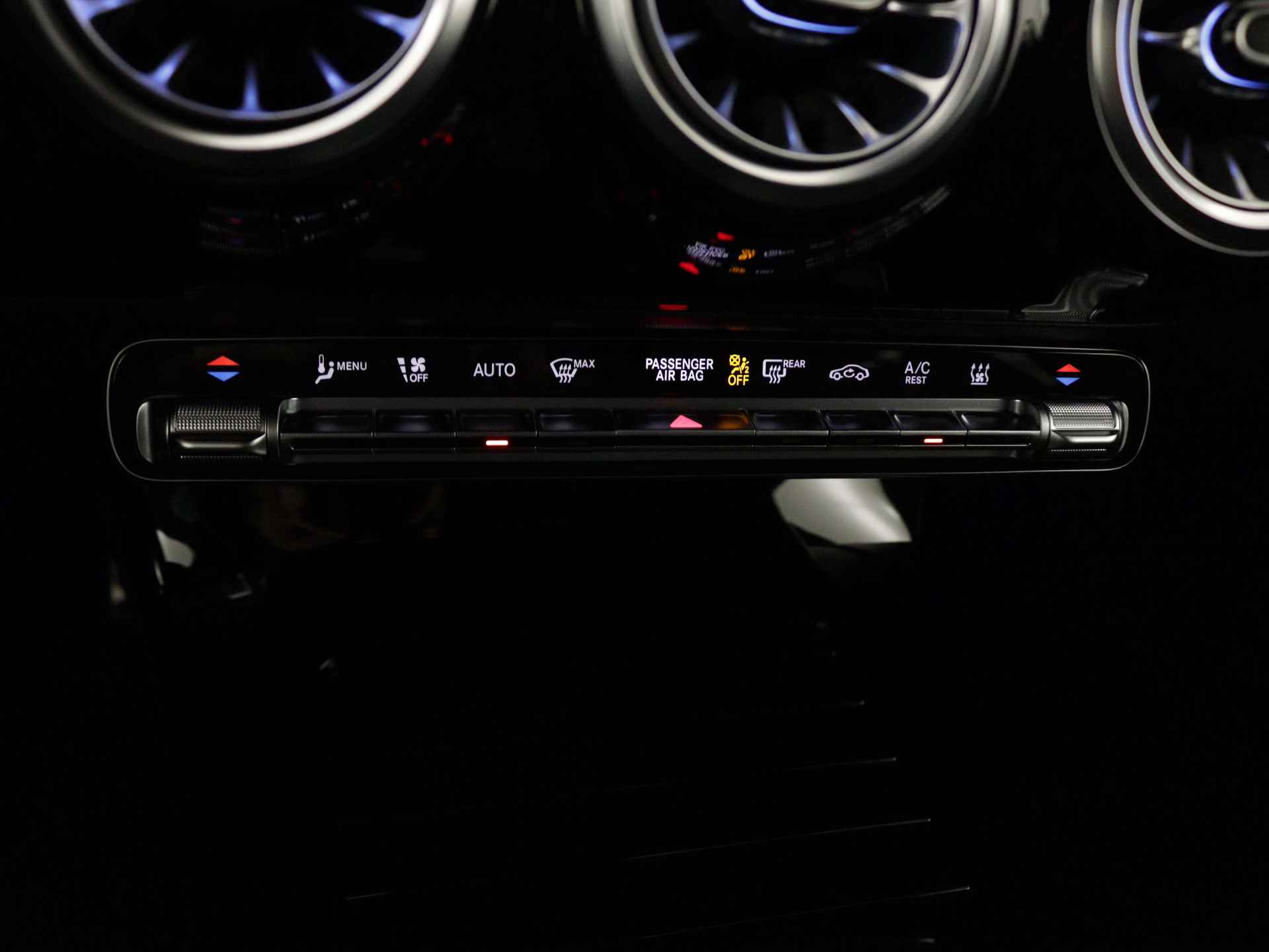 Mercedes-Benz CLA-Klasse Shooting Brake 250 e Star Edition AMG Line | Trekhaak | Nightpakket | USB pakket plus | Antidiefstalpakket GUARD 360° Plus | Sfeerverlichting | Parkeerpakket met achteruitrijcamera | KEYLESS GO-comfortpakket | - 10/41