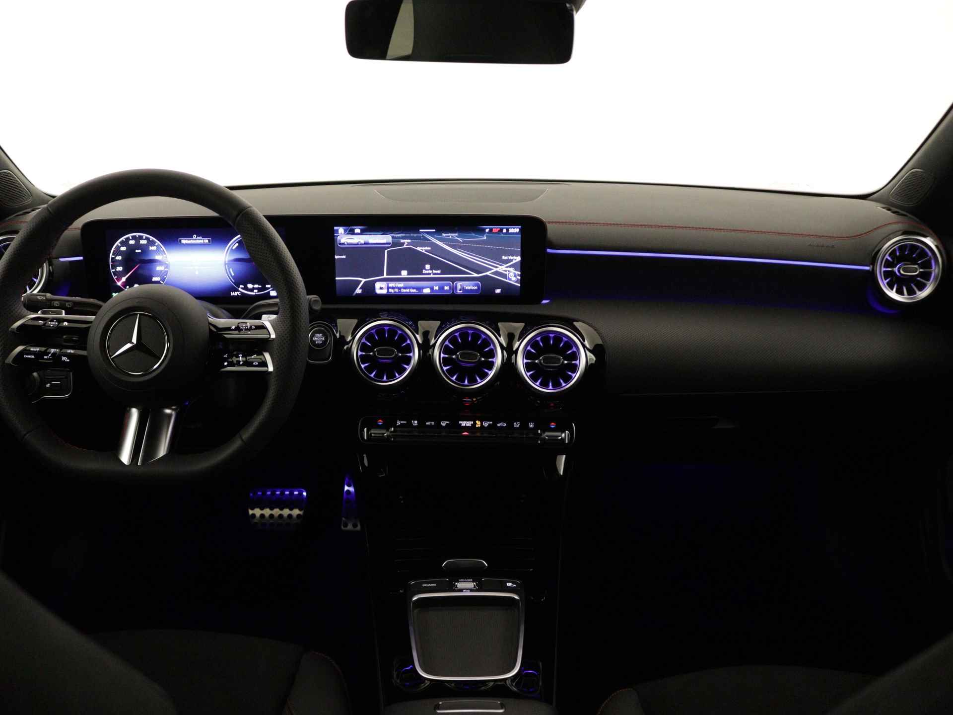 Mercedes-Benz CLA-Klasse Shooting Brake 250 e Star Edition AMG Line | Trekhaak | Nightpakket | USB pakket plus | Antidiefstalpakket GUARD 360° Plus | Sfeerverlichting | Parkeerpakket met achteruitrijcamera | KEYLESS GO-comfortpakket | - 26/41