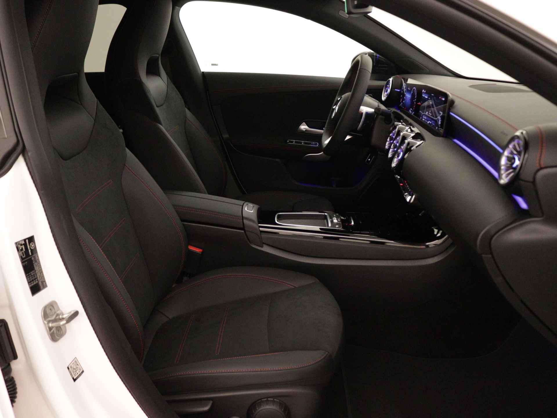 Mercedes-Benz CLA-Klasse Shooting Brake 250 e Star Edition AMG Line | Trekhaak | Nightpakket | USB pakket plus | Antidiefstalpakket GUARD 360° Plus | Sfeerverlichting | Parkeerpakket met achteruitrijcamera | KEYLESS GO-comfortpakket | - 31/41