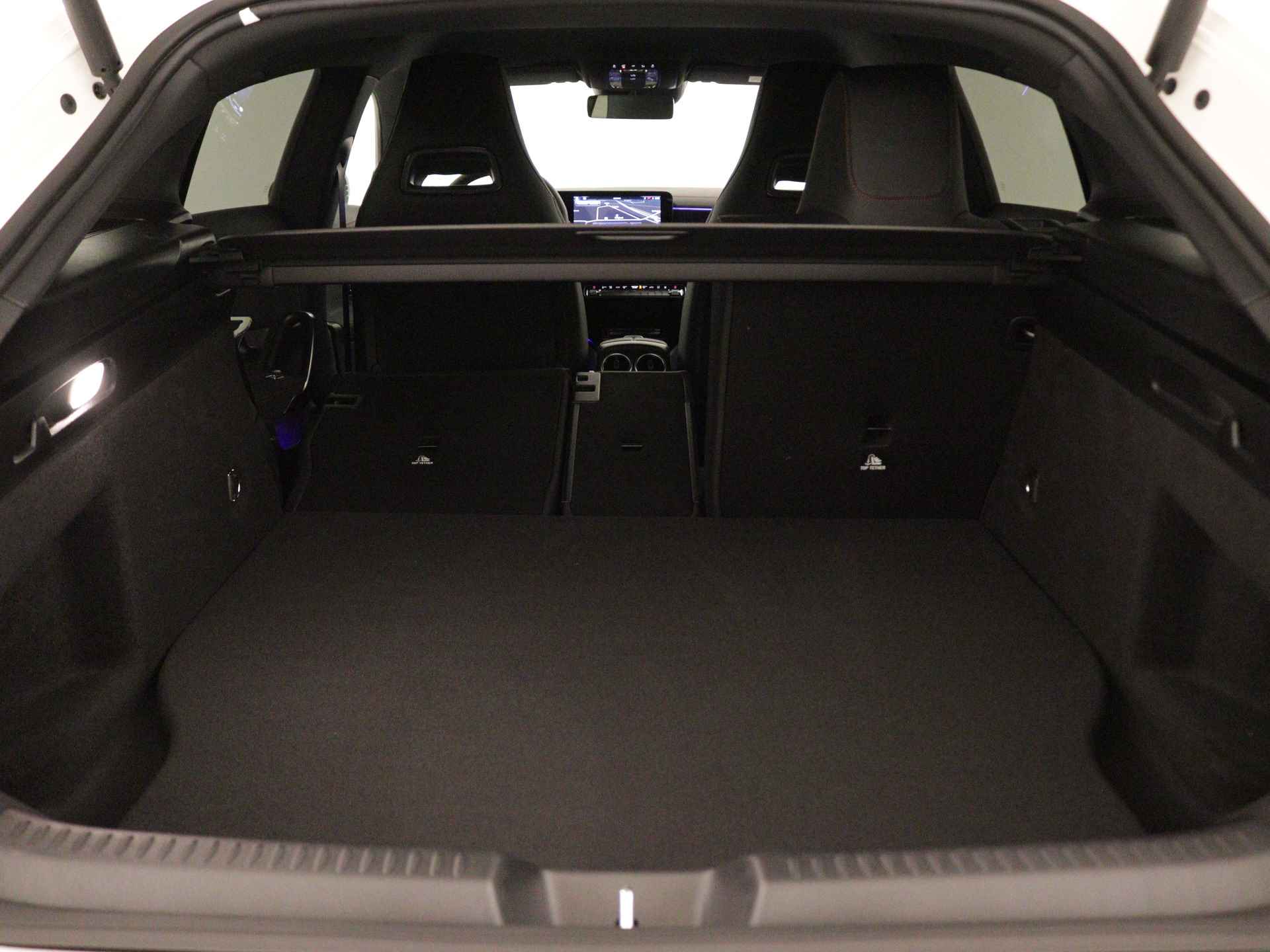Mercedes-Benz CLA-Klasse Shooting Brake 250 e Star Edition AMG Line | Trekhaak | Nightpakket | USB pakket plus | Antidiefstalpakket GUARD 360° Plus | Sfeerverlichting | Parkeerpakket met achteruitrijcamera | KEYLESS GO-comfortpakket | - 35/41