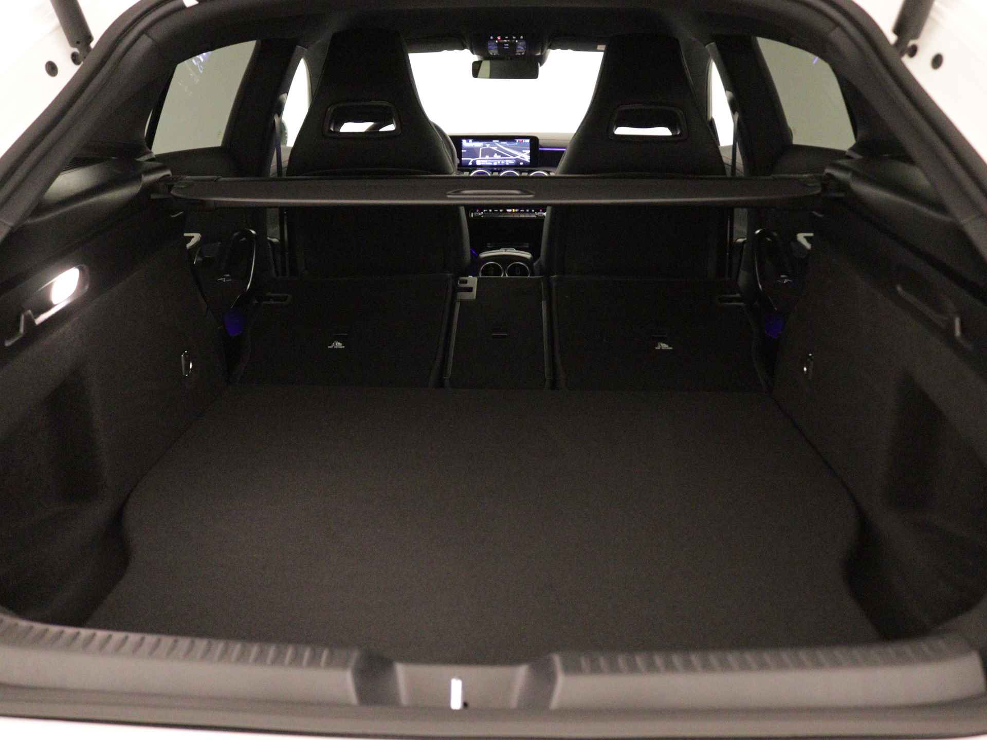 Mercedes-Benz CLA-Klasse Shooting Brake 250 e Star Edition AMG Line | Trekhaak | Nightpakket | USB pakket plus | Antidiefstalpakket GUARD 360° Plus | Sfeerverlichting | Parkeerpakket met achteruitrijcamera | KEYLESS GO-comfortpakket | - 36/41