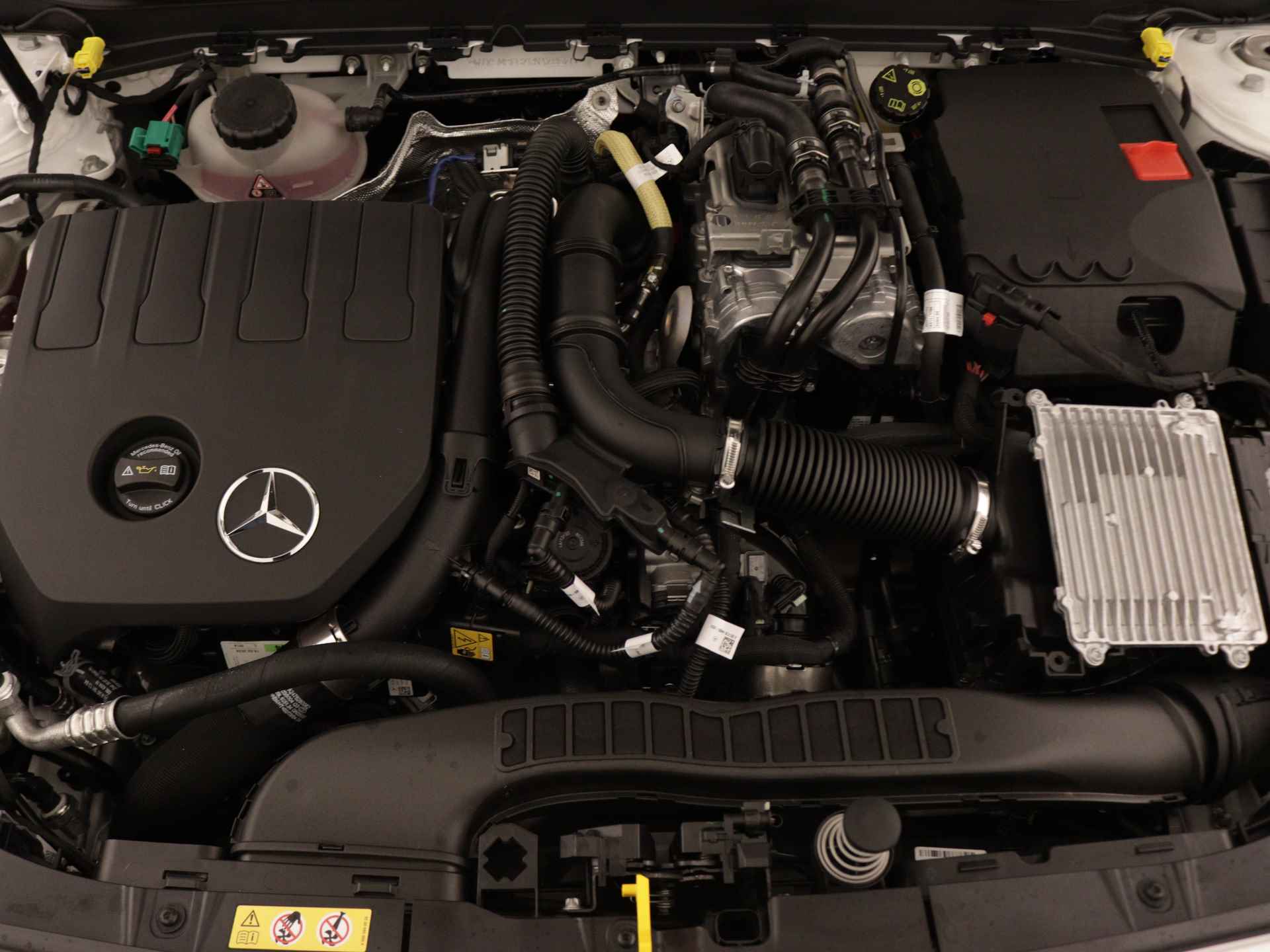 Mercedes-Benz CLA-Klasse Shooting Brake 250 e Star Edition AMG Line | Trekhaak | Nightpakket | USB pakket plus | Antidiefstalpakket GUARD 360° Plus | Sfeerverlichting | Parkeerpakket met achteruitrijcamera | KEYLESS GO-comfortpakket | - 38/41