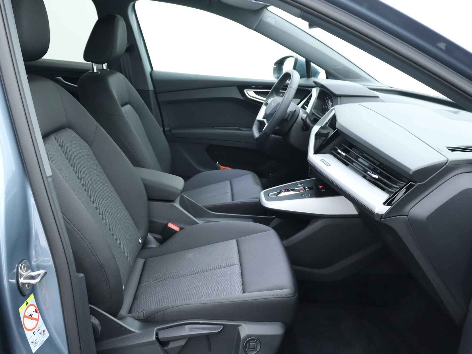 Audi Q4 40 e-tron edition 77 Kwh 40 Launch edition 77 kWh | Automaat | LED Matrix | Climate control| Lichtmetalen velgen | Adaptive cruise control | Camera | Parkeersensoren | Elektrische Kofferklep | Getint glas | - 10/31