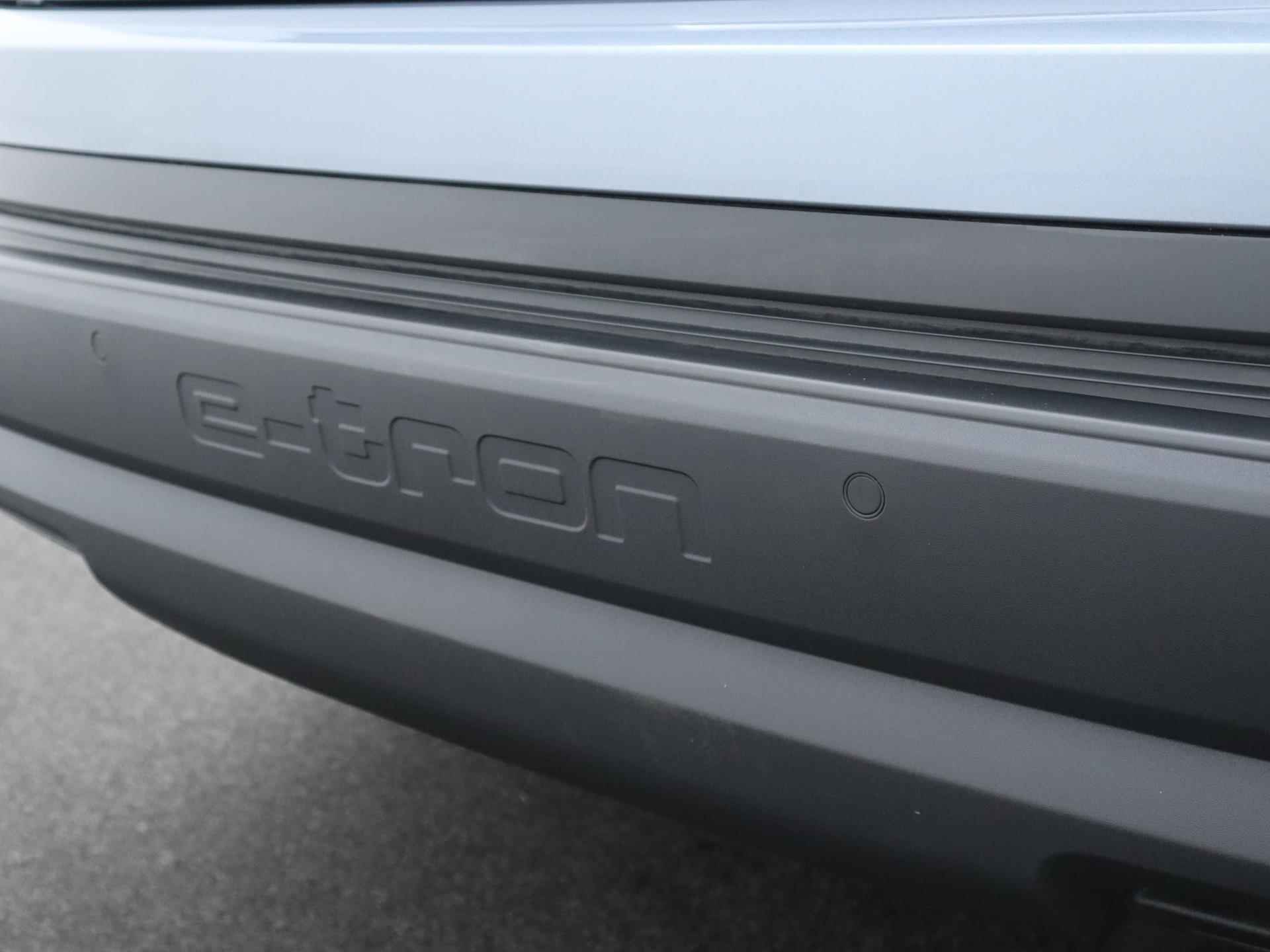Audi Q4 40 e-tron edition 77 Kwh 40 Launch edition 77 kWh | Automaat | LED Matrix | Climate control| Lichtmetalen velgen | Adaptive cruise control | Camera | Parkeersensoren | Elektrische Kofferklep | Getint glas | - 24/31