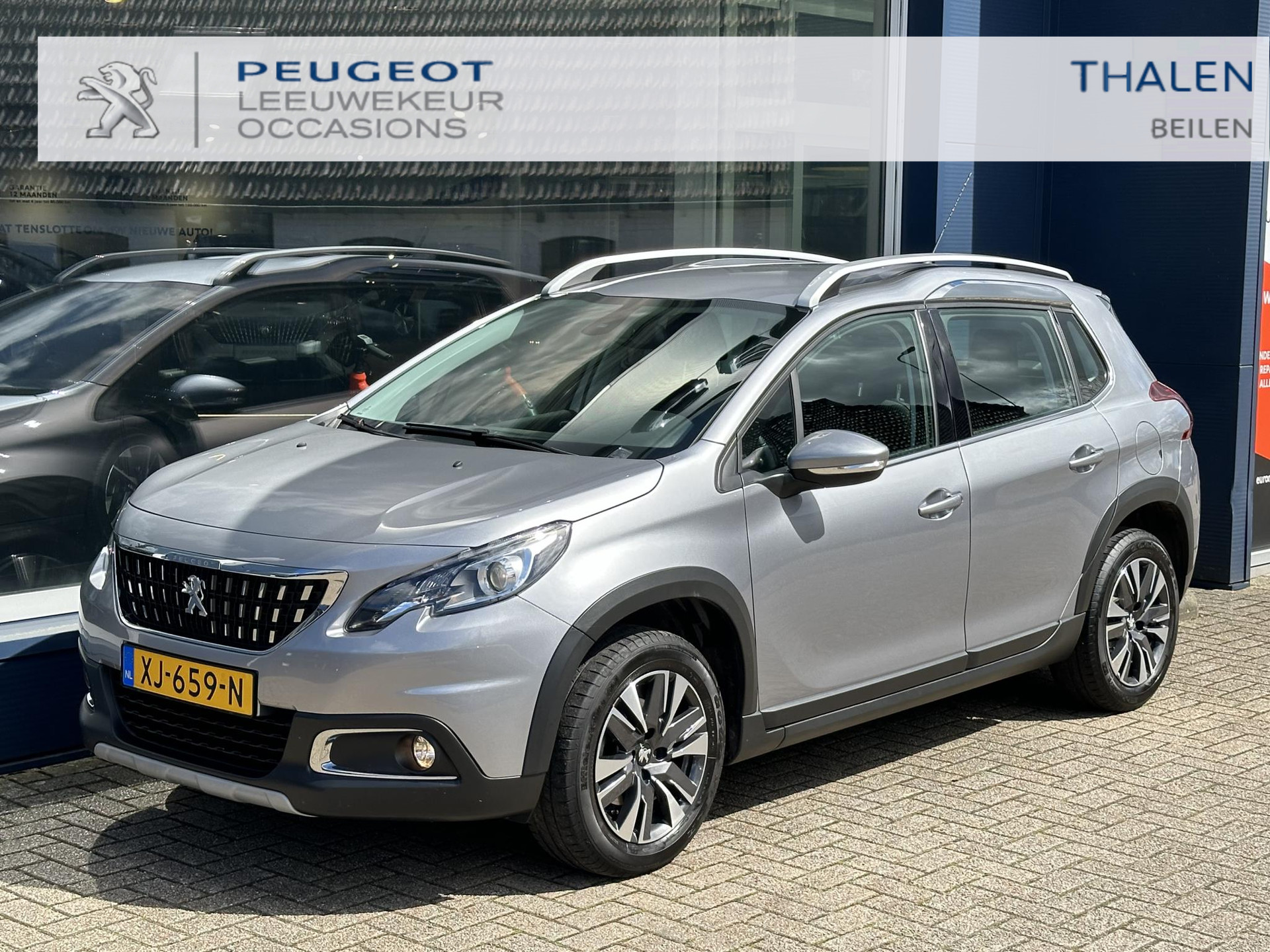 Peugeot 2008 1.2 PureTech Allure | Navigatie | Trekhaak | Climate Control | Trekhaak 1250 KG | Parkeersensoren | Half Lederen Bekleding | Lichtmetalen Velgen |