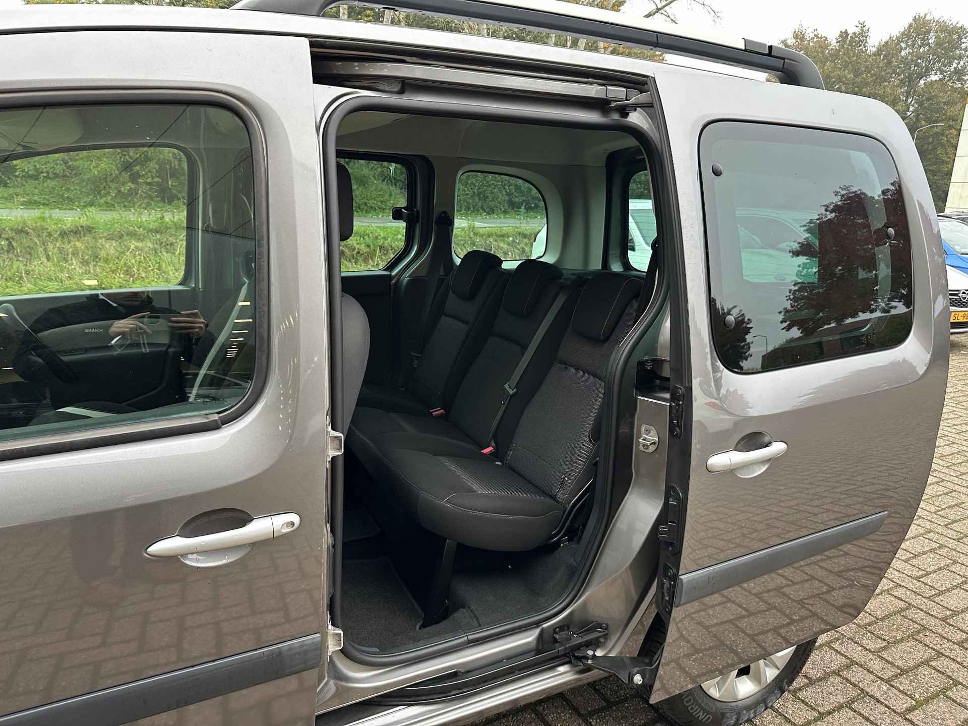 Renault Kangoo Family 1.2 TCe 115 Limited | Navi | Airco | Cruise | LM velgen 16" | 2x schuifdeur - 17/20