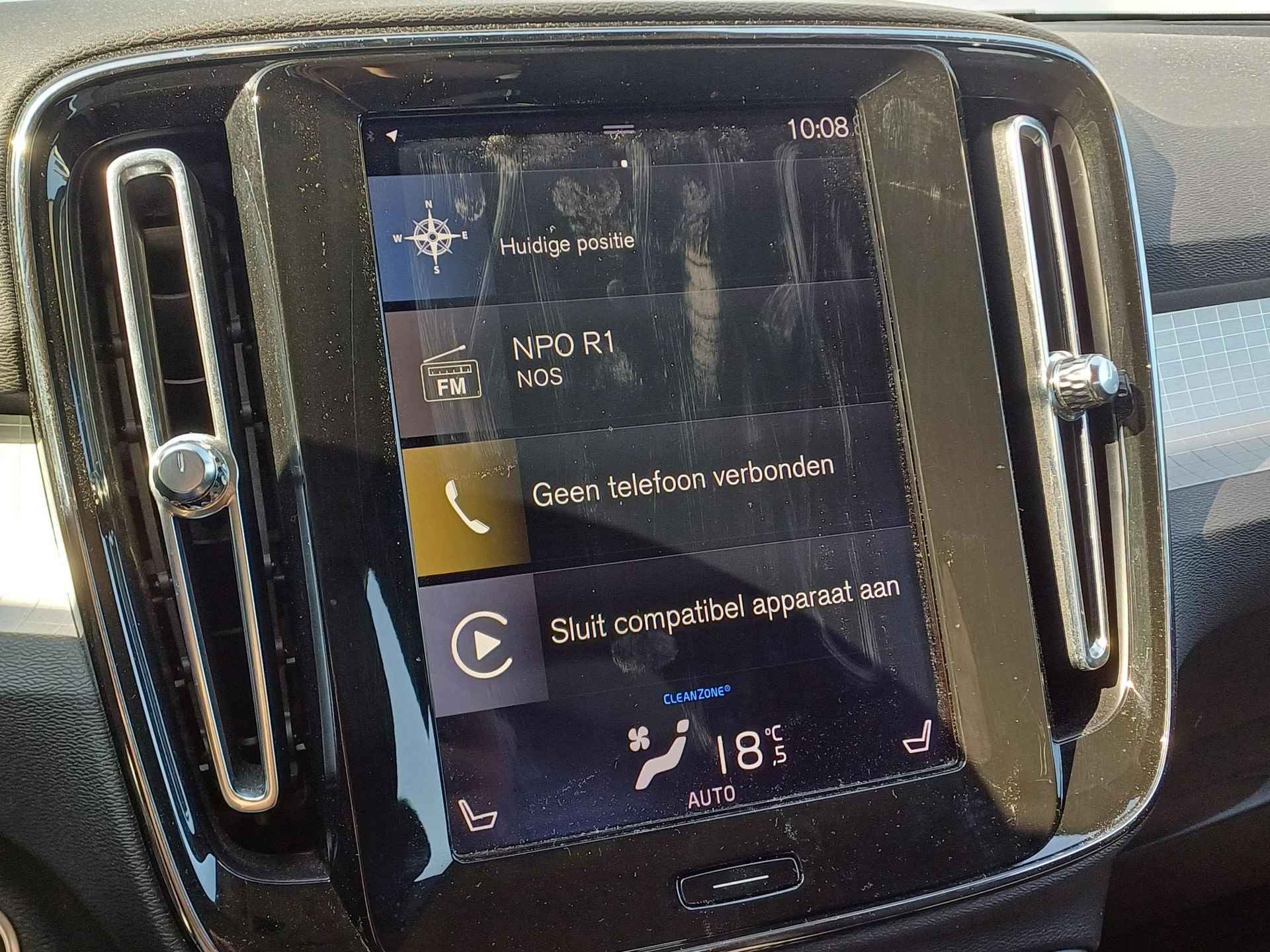 Volvo XC40 1.5 T3 Momentum Pro Automaat / Navigatie / Apple Carplay - Android Auto / Stoelverwarming / LED - 23/40