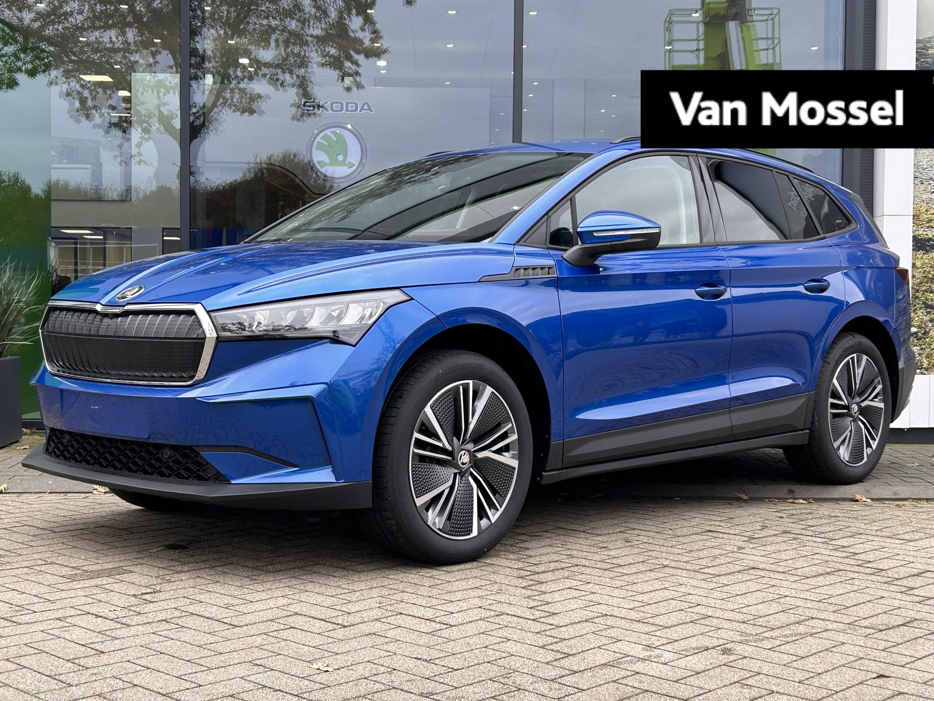 Skoda Enyaq 60 Selection 58 kWh 180 PK | Verwarmbare Voorstoelen | Getinte Ruiten | Adaptive Cruise Control | Dodehoeksensoren | Verwarmbaar Stuurwiel | Climate Control | Navigatie | Draadloze Telefoonlader | Lichtmetalen Velgen | €3.672 Actiekorting! | Direct leverbaar!