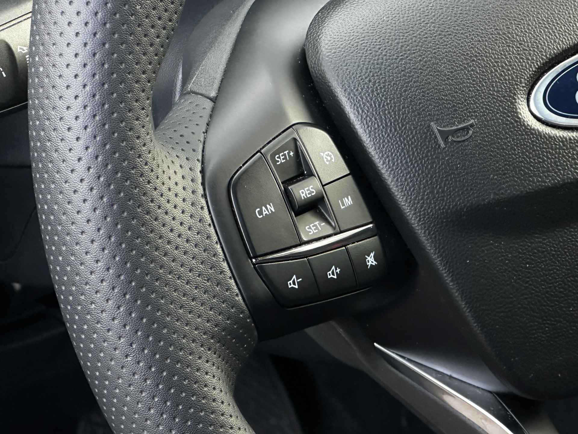Ford Fiesta 1.0 EcoBoost Hybrid ST-Line | Winterpack | Comfort pack | Dealer onderhouden | - 30/31