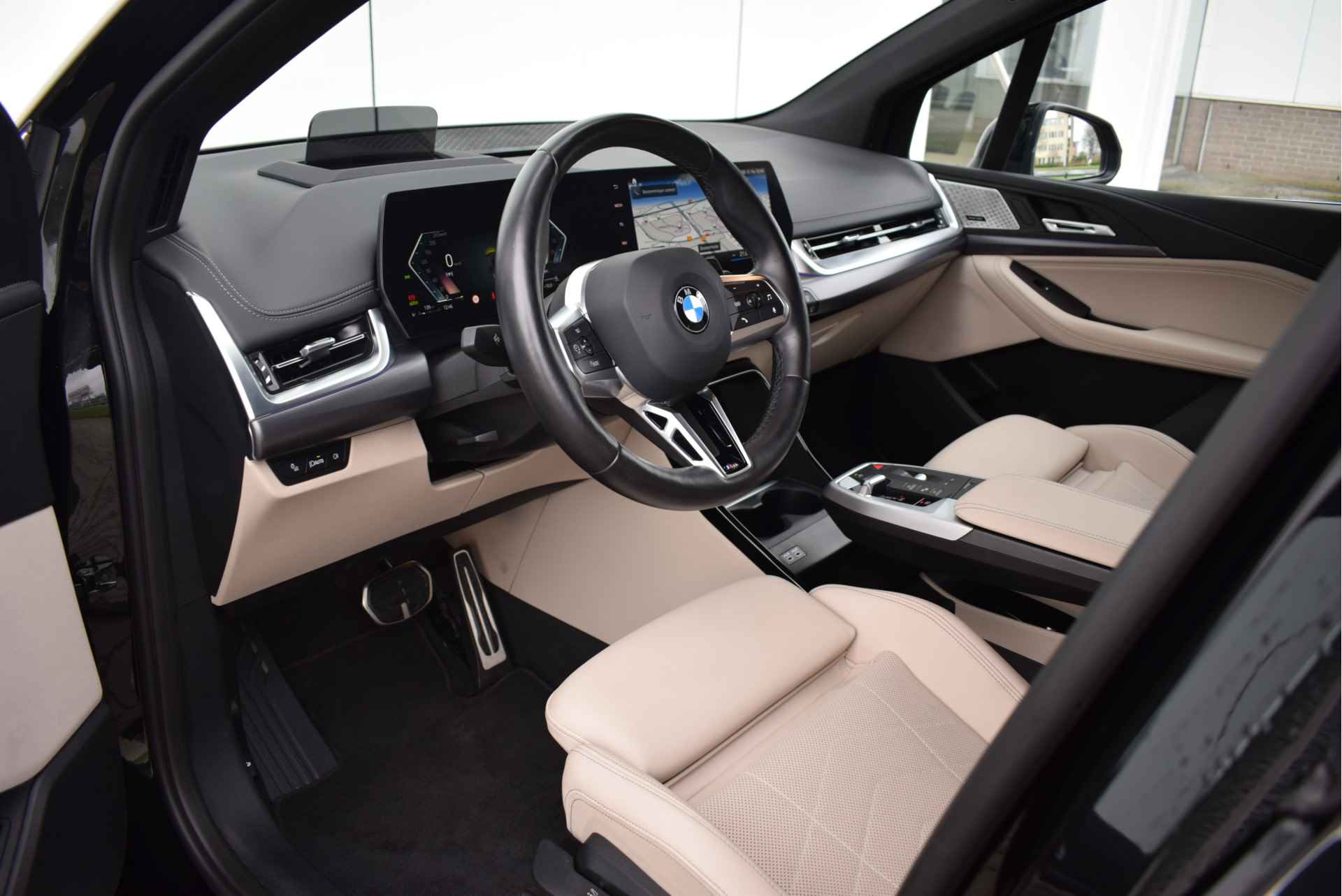 BMW 2 Serie Active Tourer 220i High Executive M Sport Automaat / Panoramadak / Sportstoelen / Adaptief M Onderstel / Parking Assistant Plus / Adaptieve LED / Comfort Access - 17/29
