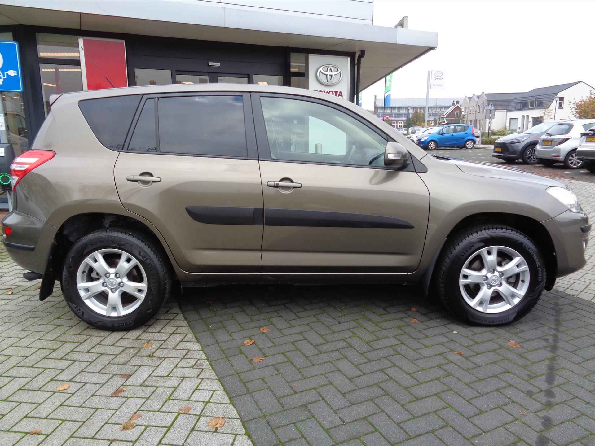 TOYOTA RAV4 2.0 VVT-i 4WD CVT | STOELVERWARMING | TREKHAAK | PARKEERSENSOREN | LEDER - 8/32