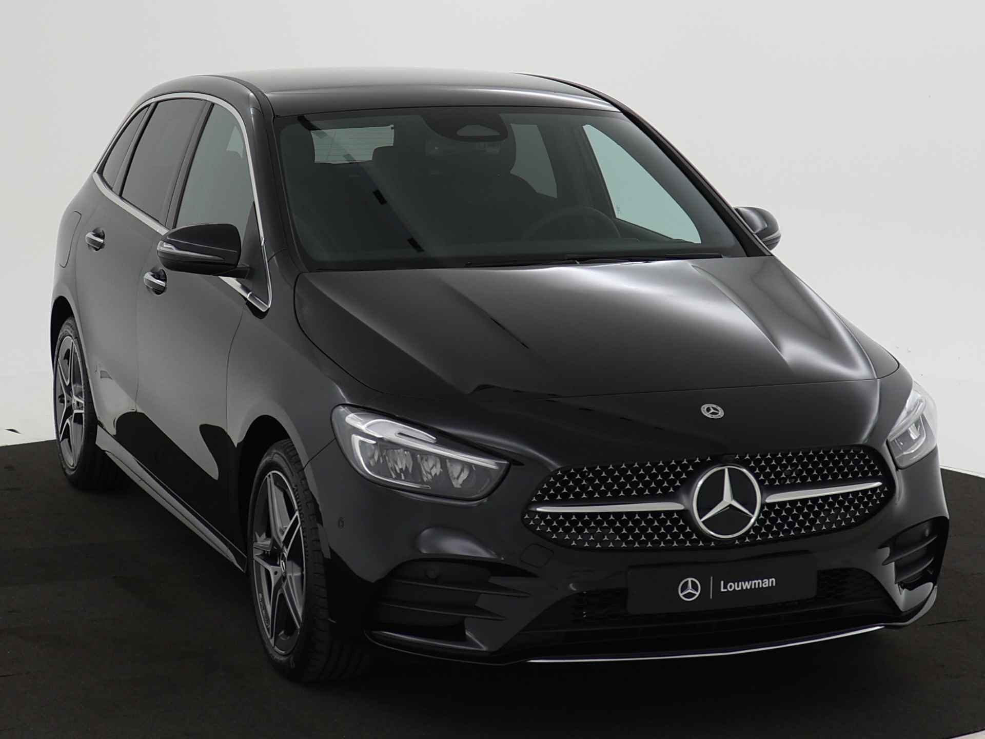 Mercedes-Benz B-Klasse 250 e Star Edition AMG Line | Dodehoekassistent | Keyless-Go comfortpakket | Parkeerpakket met achteruitrijcamera | USB-pakket plus | Sfeerverlichting | Verwarmde stoelen vooraan | EASY PACK achterklep | - 24/41