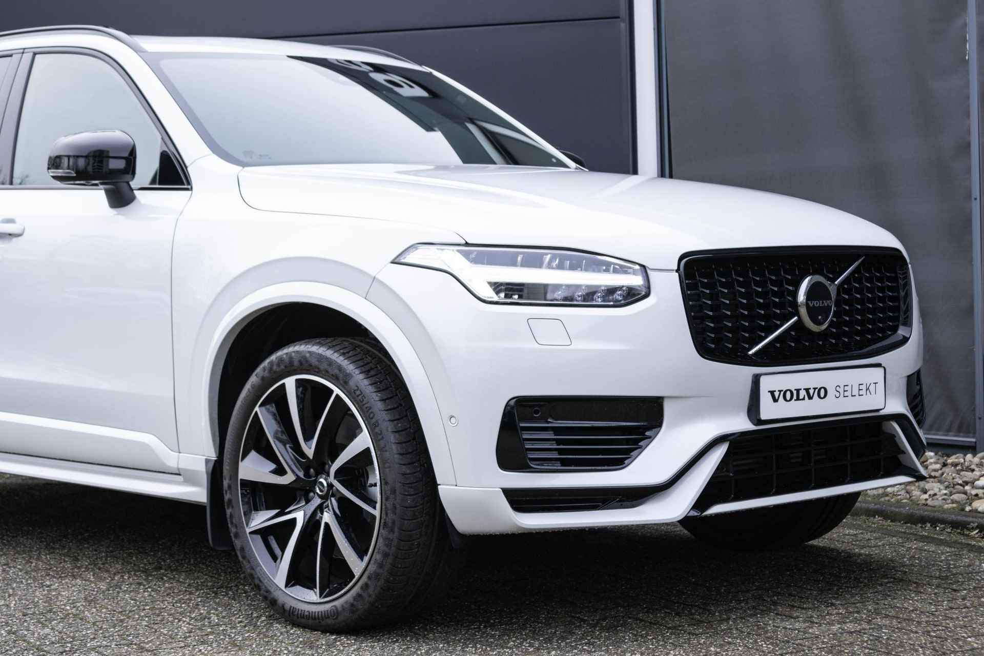 Volvo XC90 T8 Automaat Recharge AWD Ultimate Dark Volvo XC90 T8 Automaat  Recharge AWD Ultimate Dark Long Range |  Elektrisch bedienbaar glazen panoramisch schuif-/kanteldak | Luchtvering met Four-C settings | Trekhaak semi elektrisch inklapbaar | Adaptieve Cruise Control met Pilot Assist | BLIS dodehoekdetectie | 360 graden rondomzicht camera | Harman Kardon premium audio | Google Maps & Infotainment - 8/56