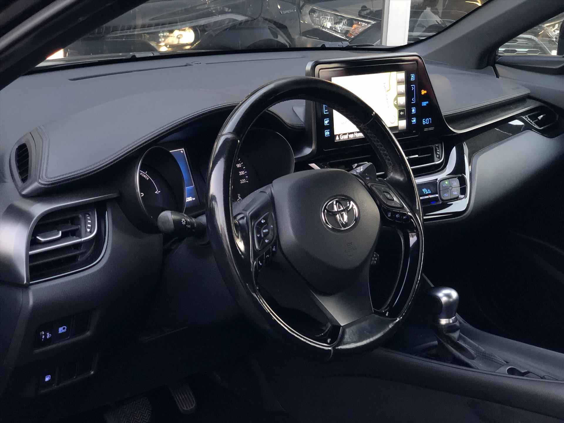 Toyota C-Hr 1.8 Hybrid Dynamic | Navigatie, Parkeercamera, Adaptive cruise control, Licht + Regensensor - 14/33