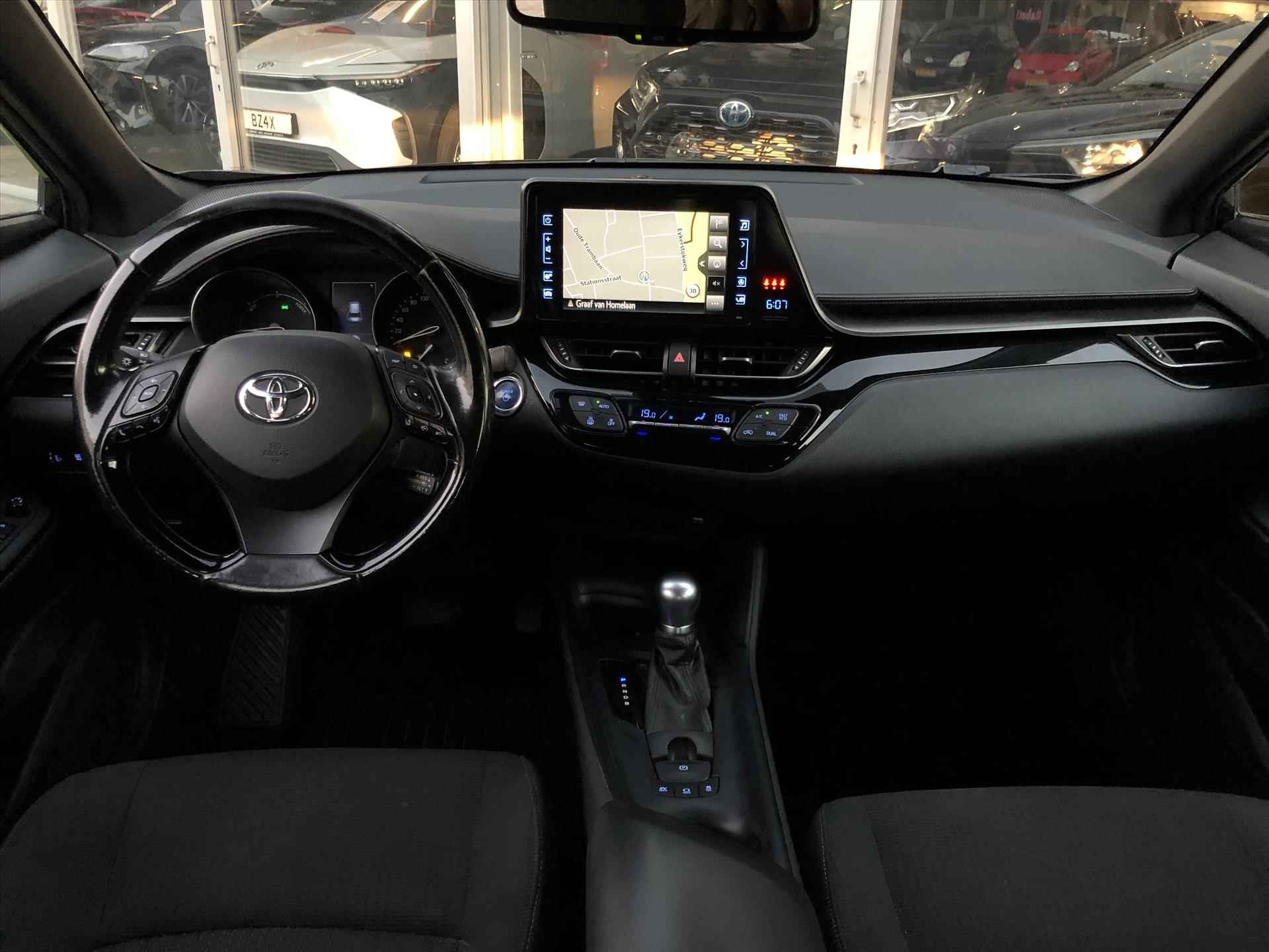 Toyota C-Hr 1.8 Hybrid Dynamic | Navigatie, Parkeercamera, Adaptive cruise control, Licht + Regensensor - 16/33