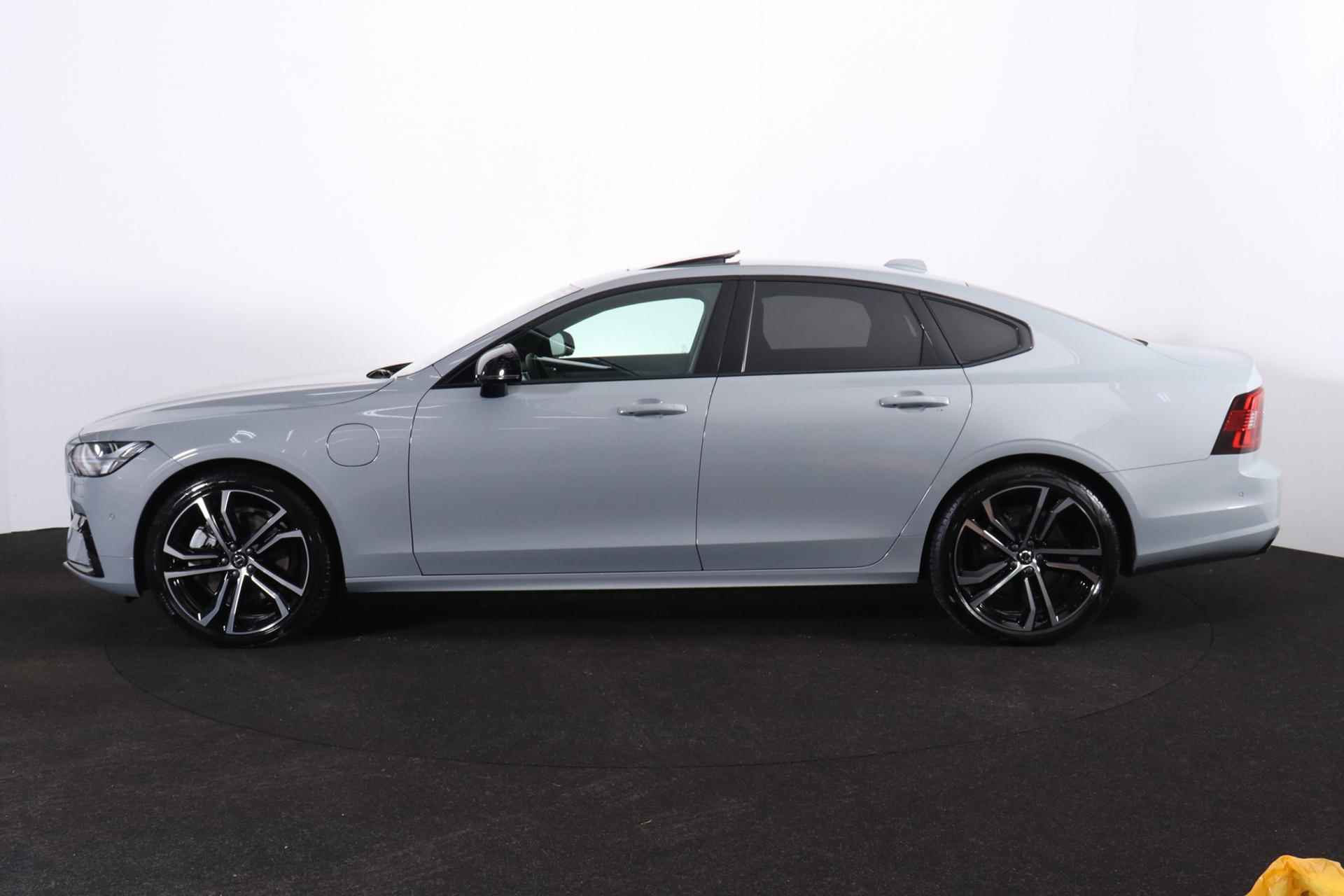 Volvo S90 T8 AWD Ultimate Dark - LONG RANGE - Luchtvering - Schuif/kanteldak - IntelliSafe Assist & Surround - 360° Camera - Bowers & Wilkins audio - Verwarmde voorstoelen, stuur & achterbank - Parkeersensoren voor & achter - Elektr. bedienb. voorstoelen met geheugen - Head up display - Extra getint glas - 20' LMV - 3/26