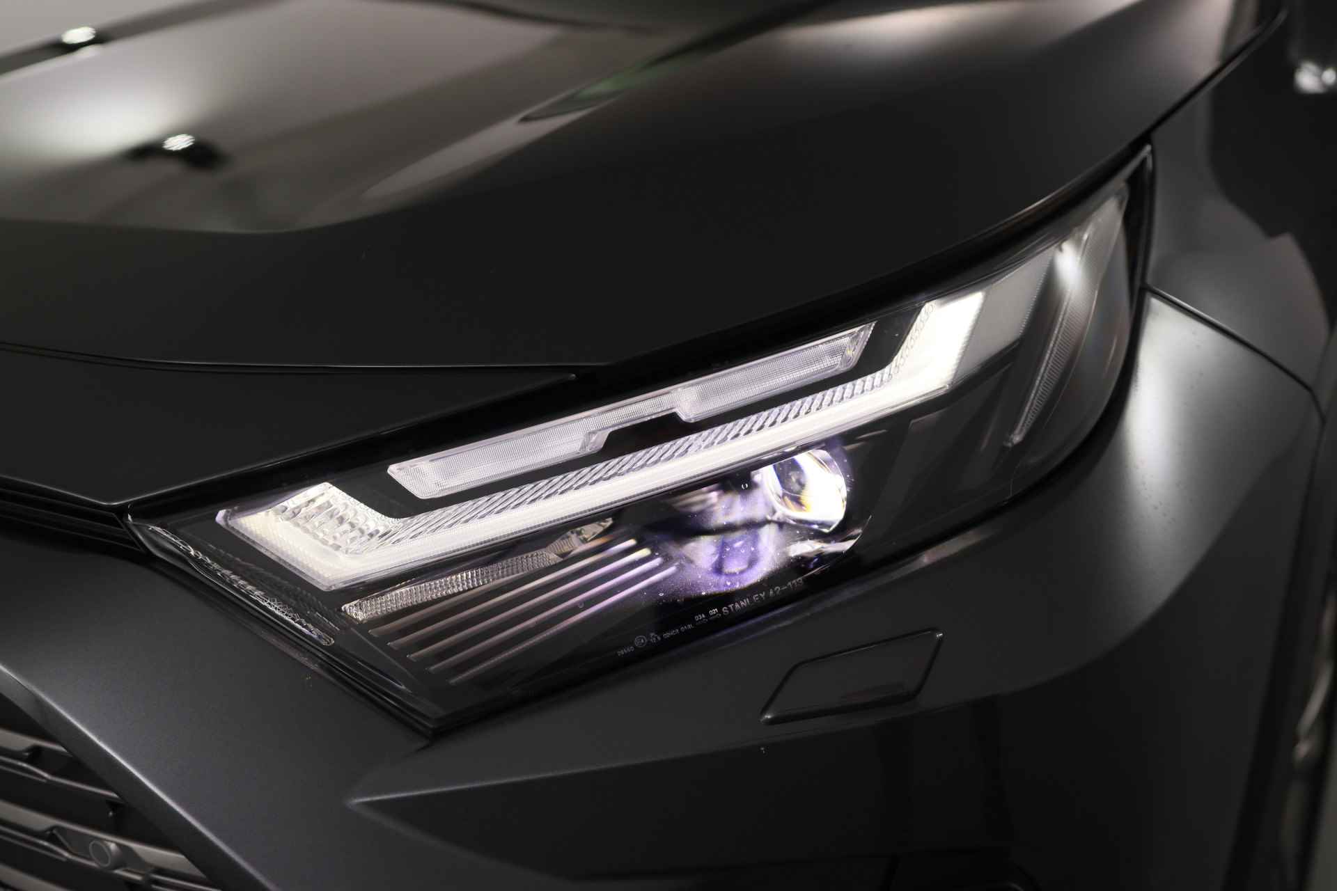 Toyota RAV4 2.5 Hybrid AWD Executive | Navi By App | Memory Zetels | Clima | Stoel/Stuur Verwarming | Keyless | Camera | BLIS | 18'' Lichtme - 17/38