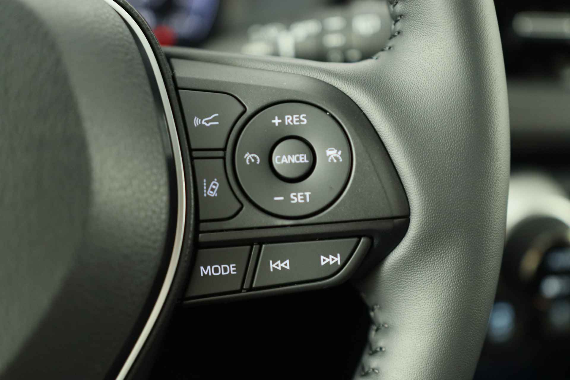 Toyota RAV4 2.5 Hybrid AWD Executive | Navi By App | Memory Zetels | Clima | Stoel/Stuur Verwarming | Keyless | Camera | BLIS | 18'' Lichtme - 22/38