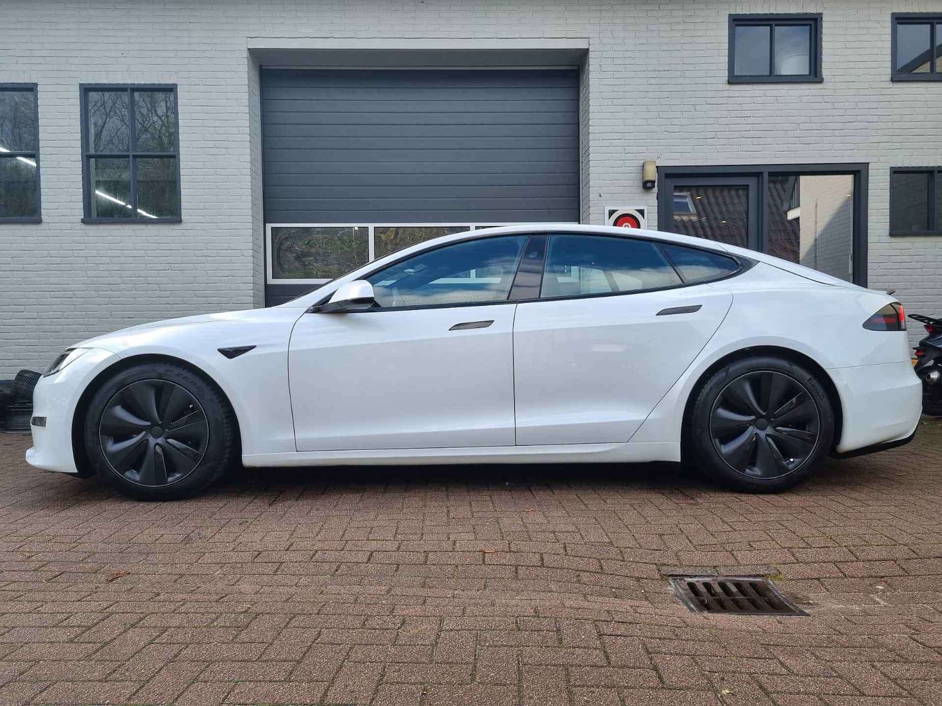 Tesla Model S Long Range / Auto Pilot 4.0 - 4/19