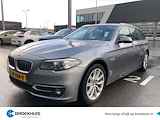 BMW 5 Serie Touring 520d Luxury Edition 190PK Automaat | Orgineel NL | Navigatie Groot | Digitaal Dashboard | Leder | Elektrisch Panorama Dak | Memory Seats | Stoelverwarming | Camera | Unieke Kilometerstand | Parkersensoren Rondom | Navigatie