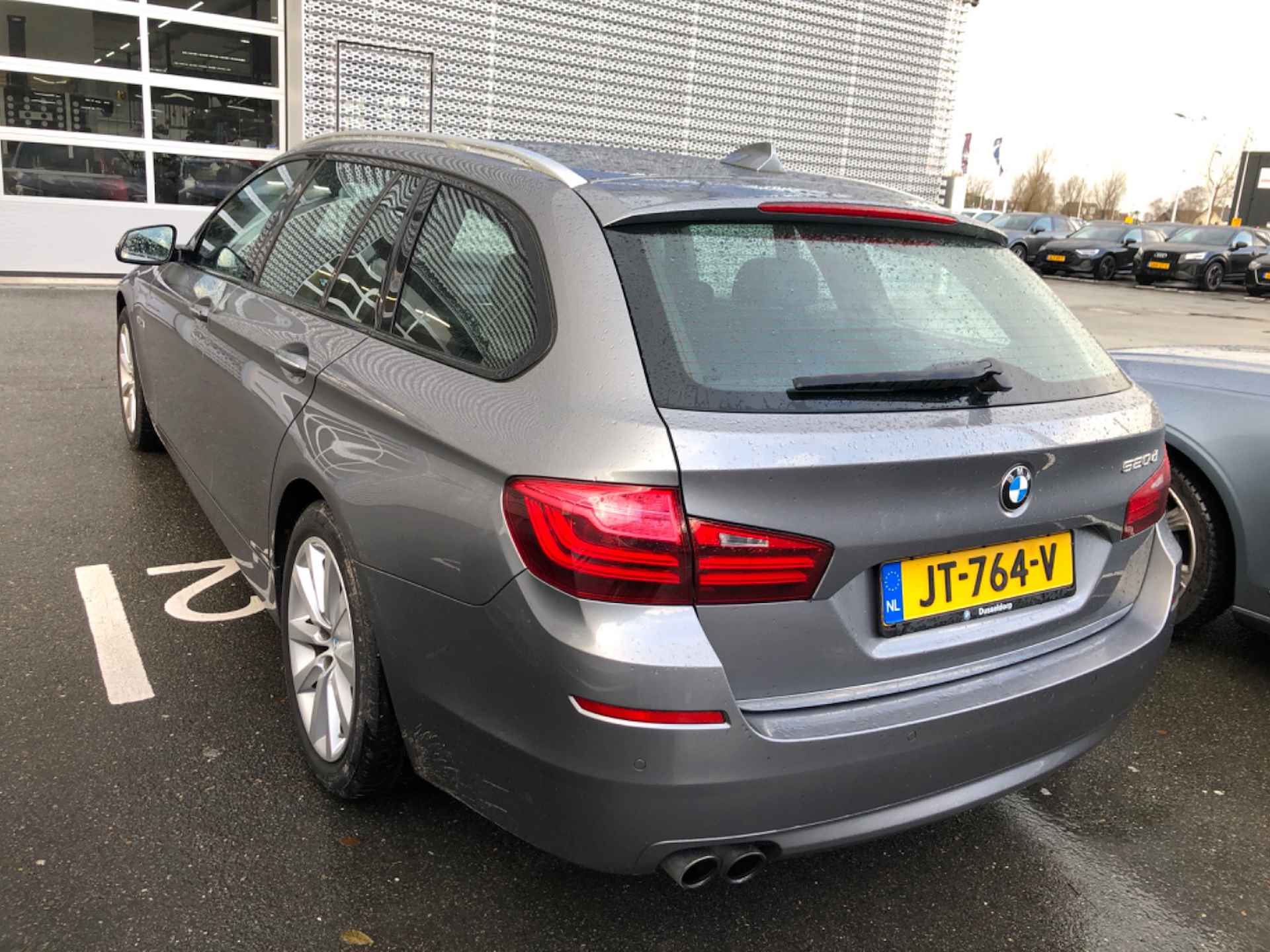 BMW 5 Serie Touring 520d Luxury Edition 190PK Automaat | Orgineel NL | Navigatie Groot | Digitaal Dashboard | Leder | Elektrisch Panorama Dak | Memory Seats | Stoelverwarming | Camera | Unieke Kilometerstand | Parkersensoren Rondom | Navigatie - 3/8