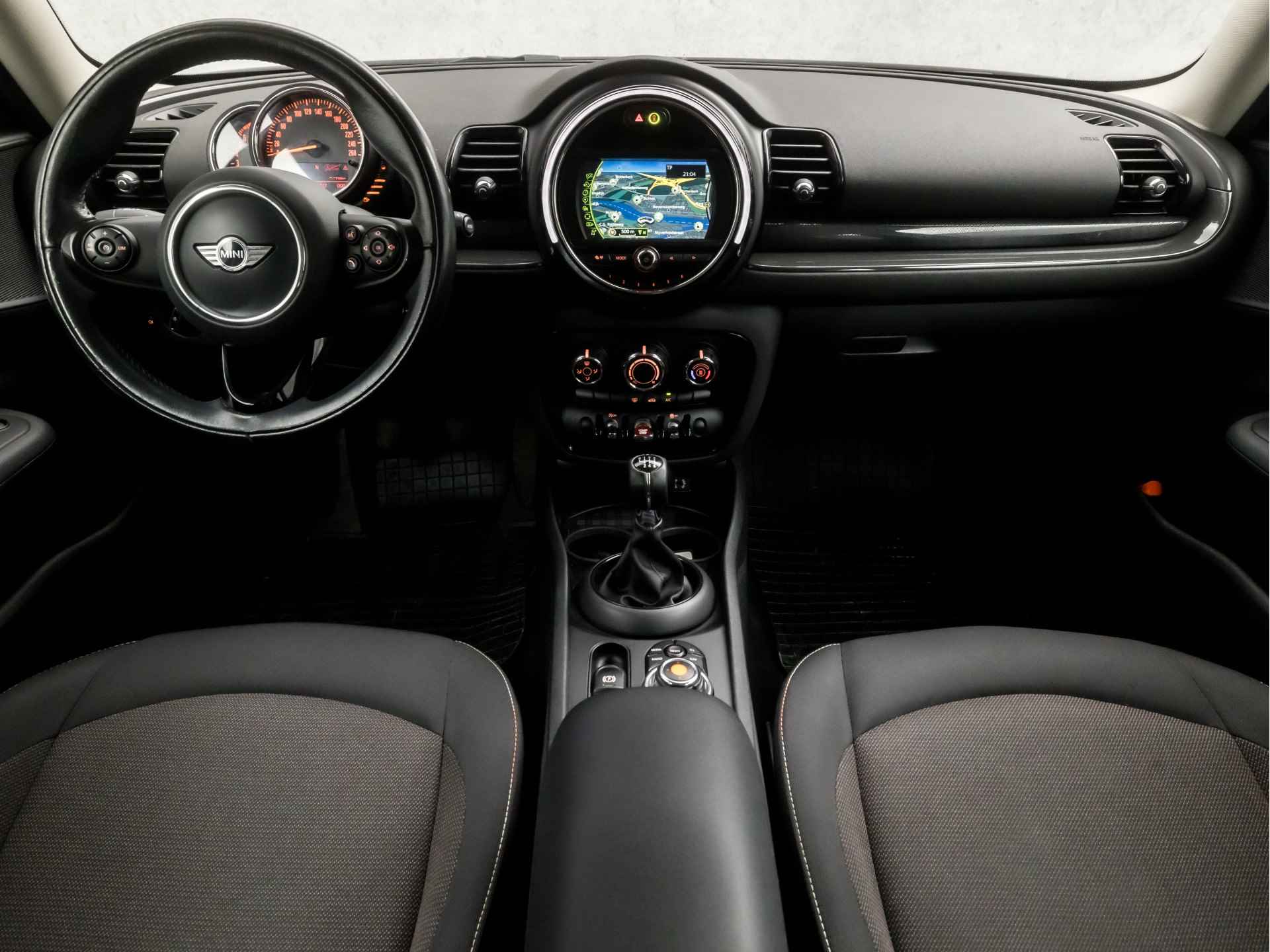 MINI Clubman 1.5 Sport (NAVIGATIE, CRUISE, PARKEERSENSOREN, NIEUWE APK, SPORTSTOELEN, LM VELGEN, NIEUWE APK, NIEUWSTAAT) - 6/31