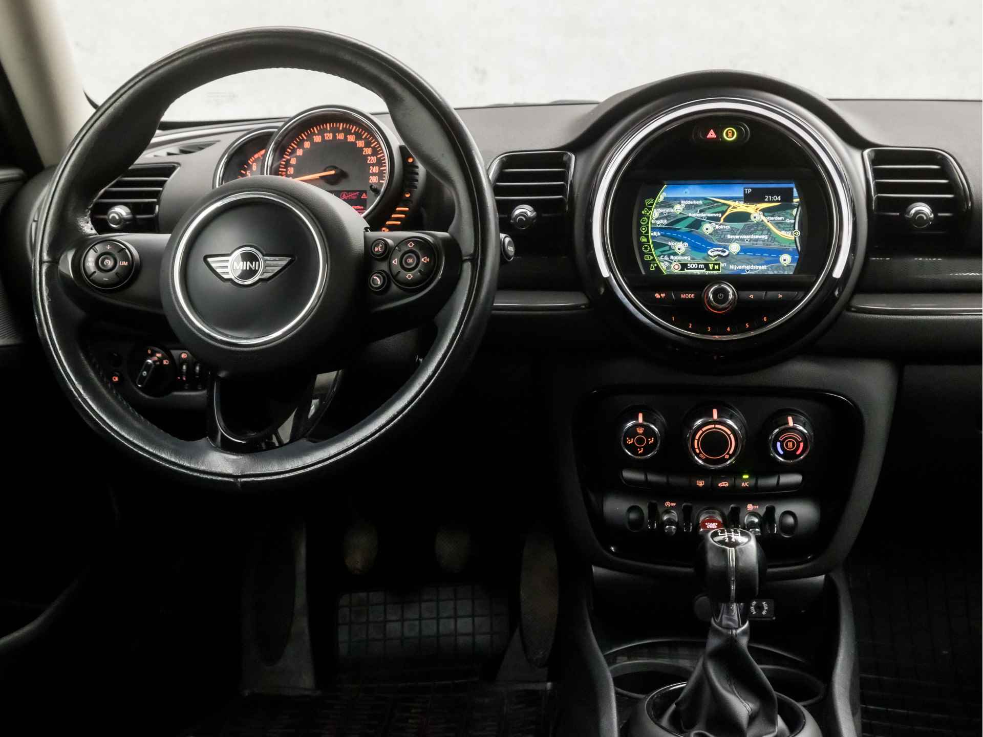 MINI Clubman 1.5 Sport (NAVIGATIE, CRUISE, PARKEERSENSOREN, NIEUWE APK, SPORTSTOELEN, LM VELGEN, NIEUWE APK, NIEUWSTAAT) - 7/31