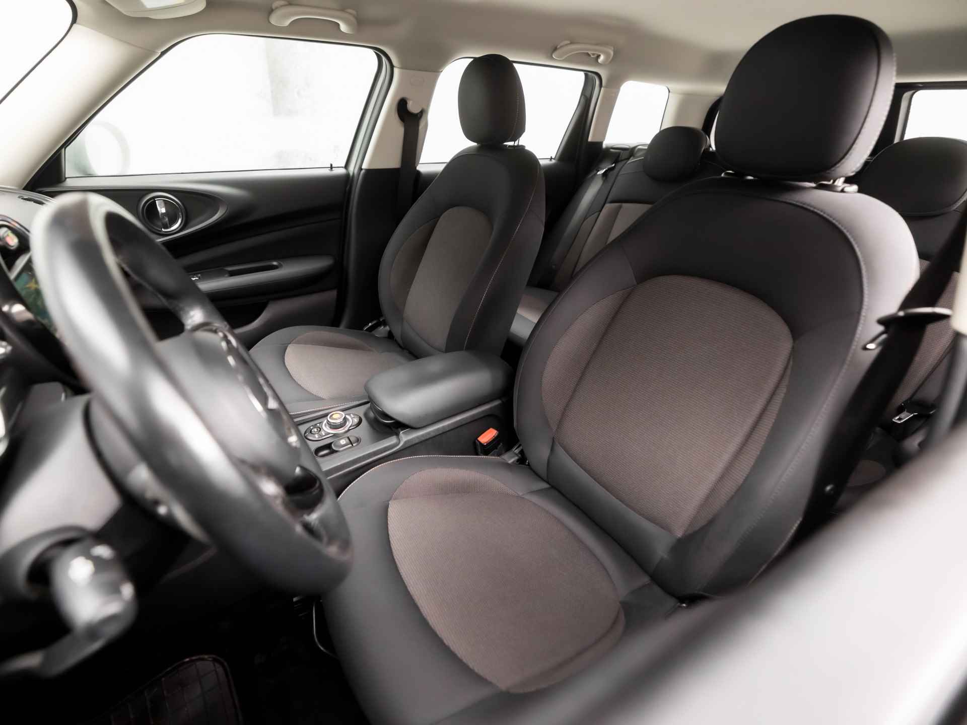 MINI Clubman 1.5 Sport (NAVIGATIE, CRUISE, PARKEERSENSOREN, NIEUWE APK, SPORTSTOELEN, LM VELGEN, NIEUWE APK, NIEUWSTAAT) - 14/31