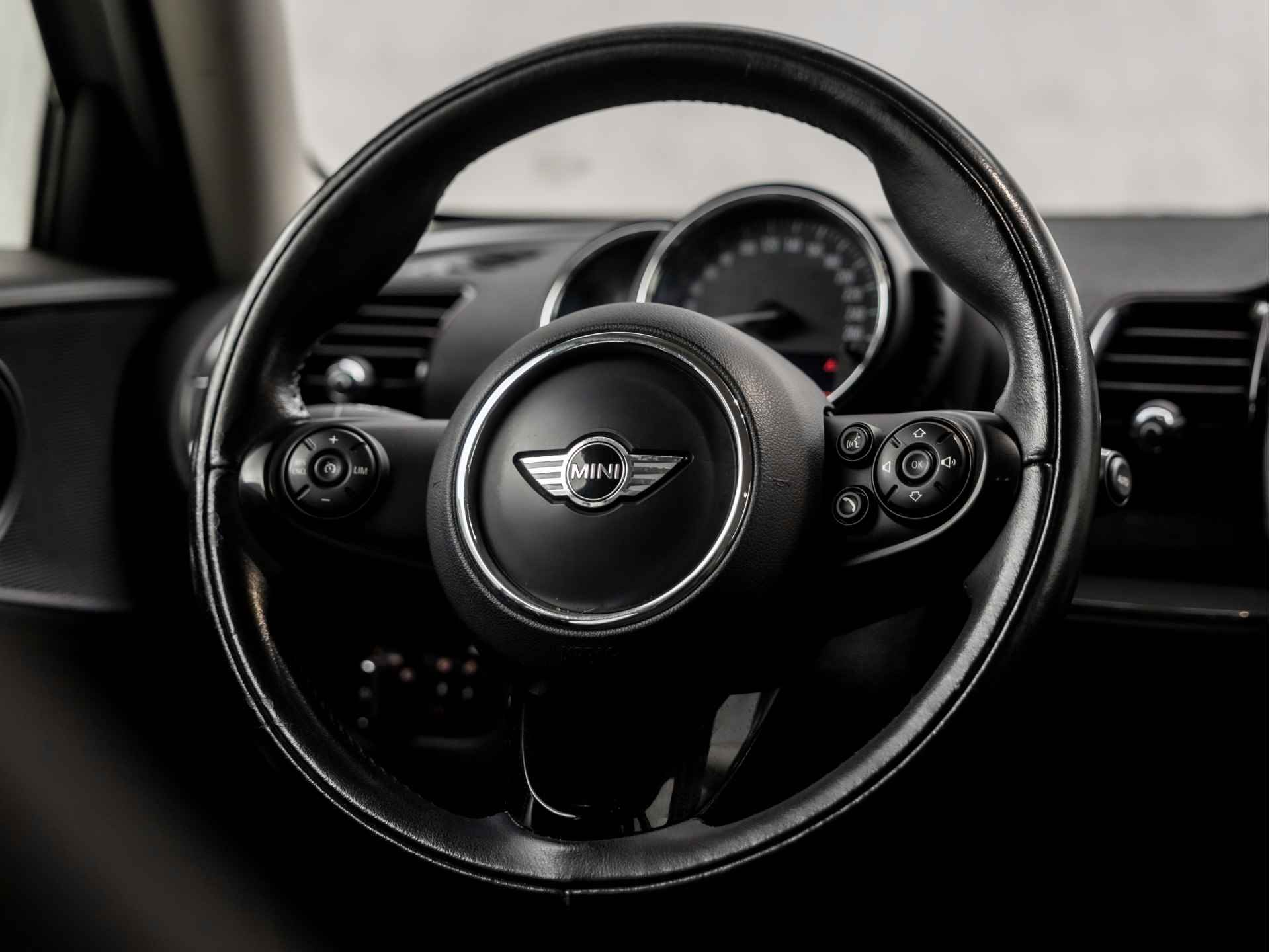 MINI Clubman 1.5 Sport (NAVIGATIE, CRUISE, PARKEERSENSOREN, NIEUWE APK, SPORTSTOELEN, LM VELGEN, NIEUWE APK, NIEUWSTAAT) - 17/31