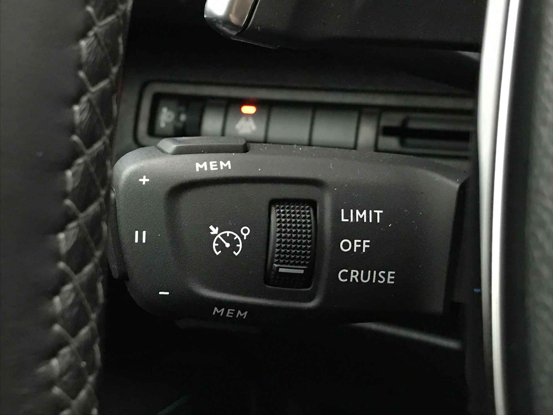Peugeot 5008 Peugeot 5008 130pk 7-pers Allure Automaat | Leder | Camera | Cruise control | Dodehoeksensor | Navigatie | Parkeersensoren Voor+ - 20/29