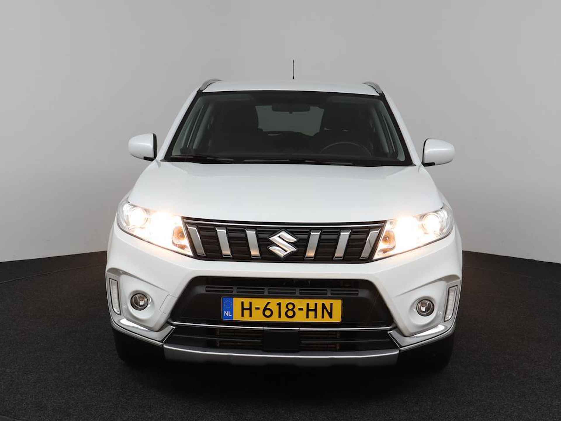 Suzuki Vitara 1.4 Boosterjet Select AUTOMAAT | Stoelverwarming | Navigatie | Camera | Dealer Onderhouden | Trekhaak | Climate Control | 17'' Lichtmetalen Velgen - 2/40