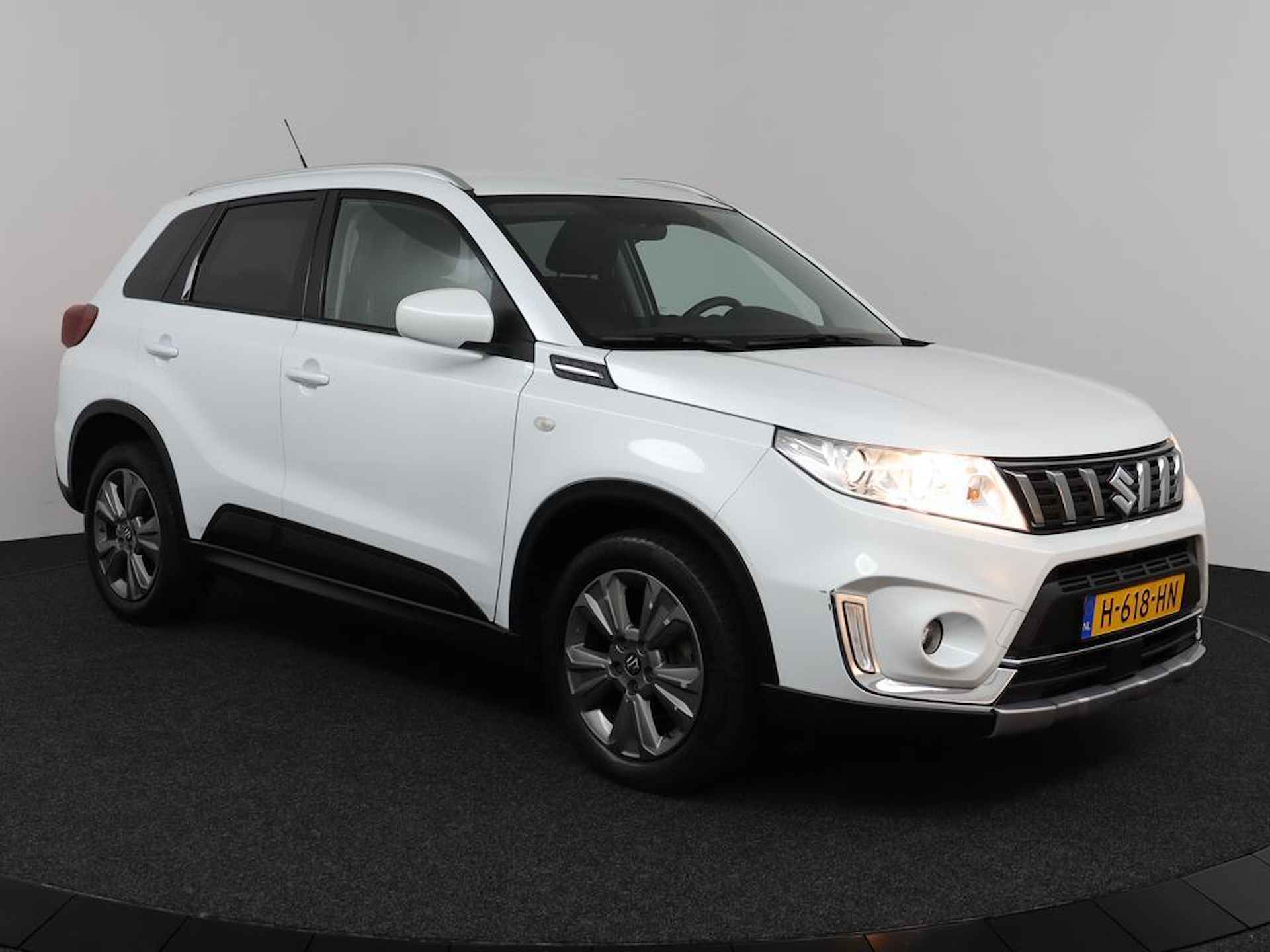 Suzuki Vitara 1.4 Boosterjet Select AUTOMAAT | Stoelverwarming | Navigatie | Camera | Dealer Onderhouden | Trekhaak | Climate Control | 17'' Lichtmetalen Velgen - 3/40