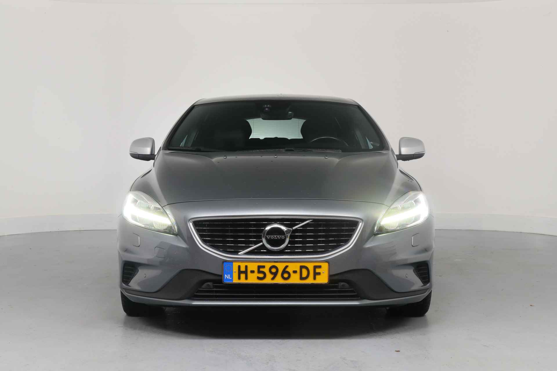 Volvo V40 1.5 T3 Polar+ Sport | Dealer Onderhouden! | Memory Zetels | LED | Panorama Dak | Leder | Naci | Clima | Harman/Kardon | Stoelver - 3/35