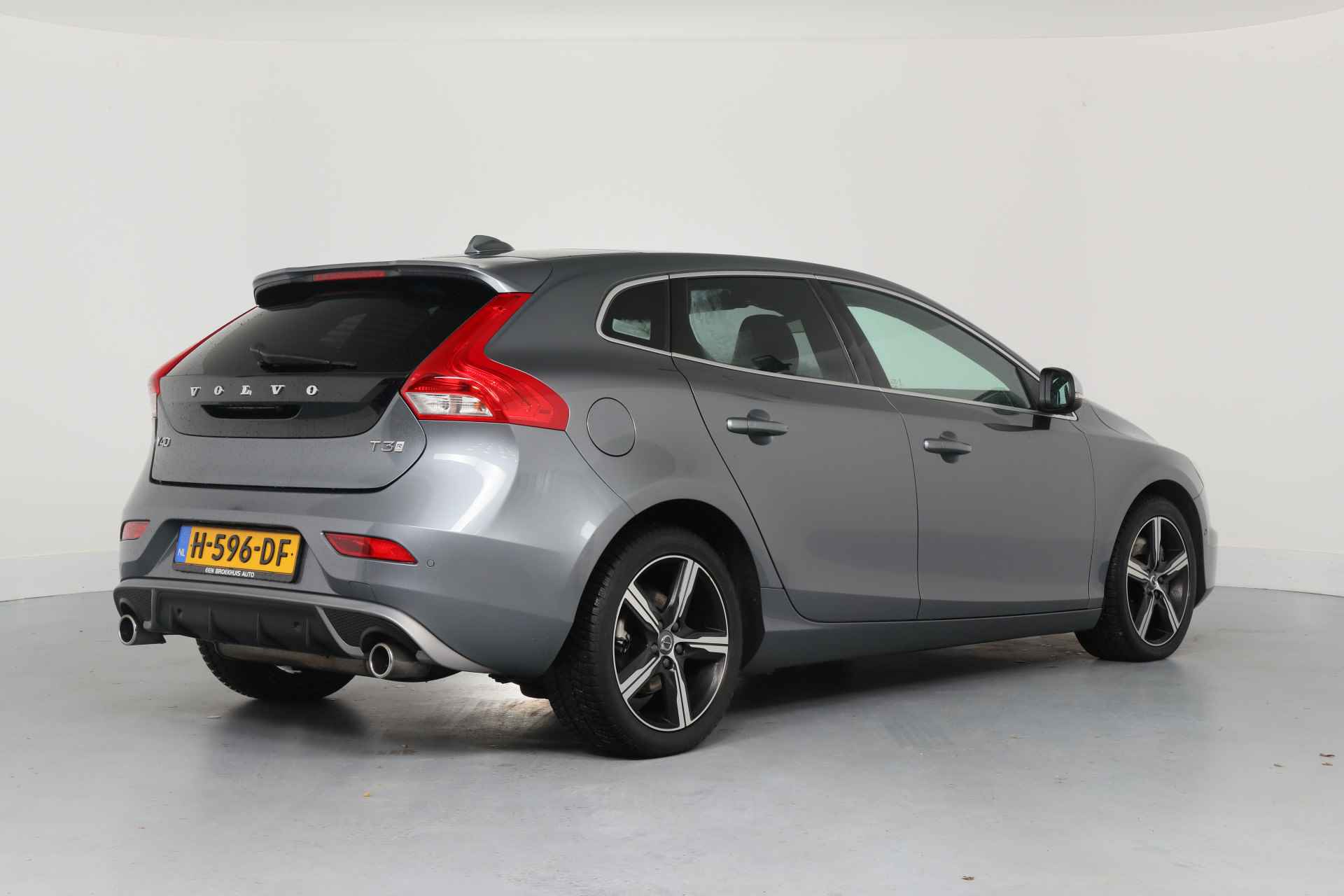 Volvo V40 1.5 T3 Polar+ Sport | Dealer Onderhouden! | Memory Zetels | LED | Panorama Dak | Leder | Naci | Clima | Harman/Kardon | Stoelver - 5/35