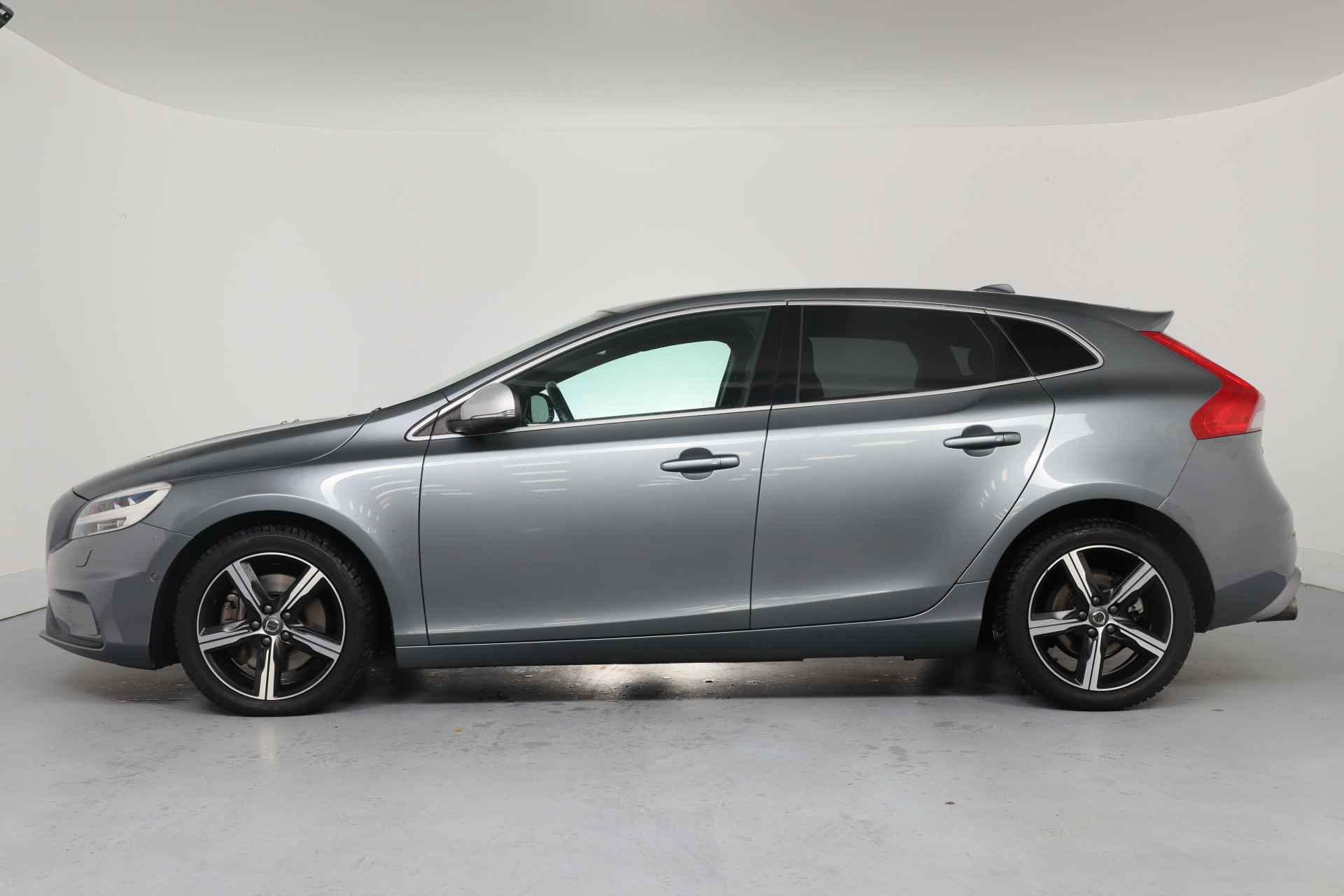 Volvo V40 1.5 T3 Polar+ Sport | Dealer Onderhouden! | Memory Zetels | LED | Panorama Dak | Leder | Naci | Clima | Harman/Kardon | Stoelver - 22/35