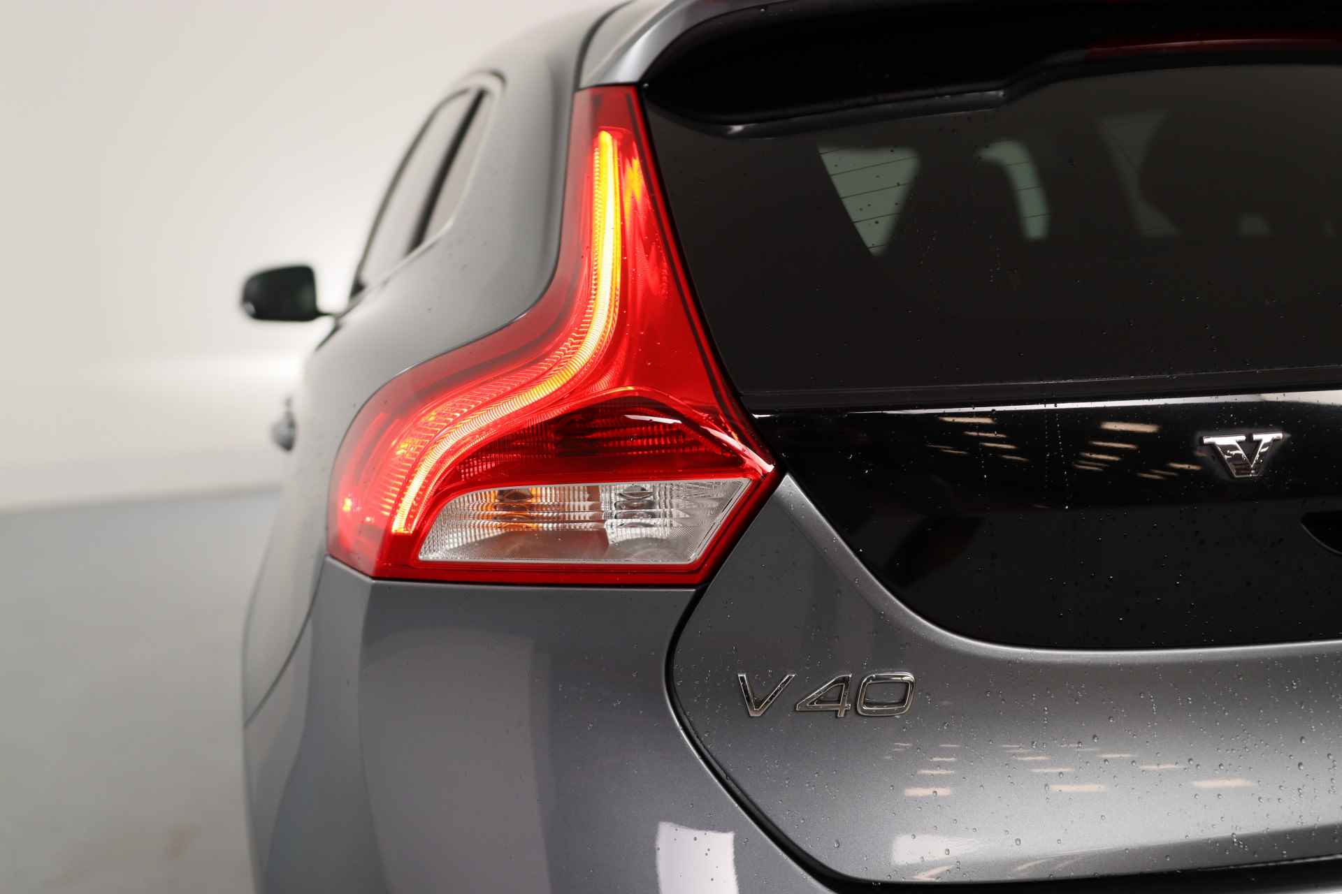 Volvo V40 1.5 T3 Polar+ Sport | Dealer Onderhouden! | Memory Zetels | LED | Panorama Dak | Leder | Naci | Clima | Harman/Kardon | Stoelver - 24/35