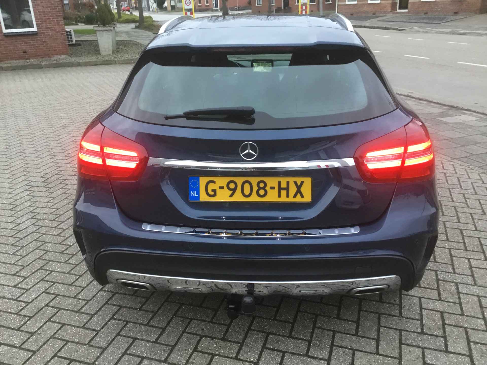 Mercedes-Benz GLA 180 Business Solution AMG Automaat - 6/31
