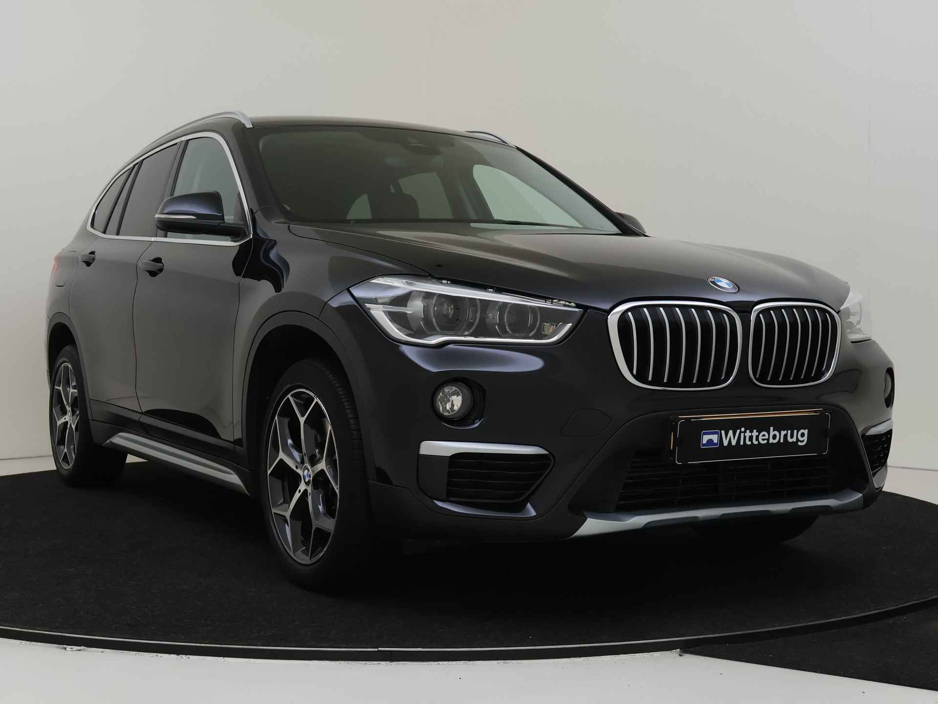 BMW X1 sDrive20i Centennial High Executive | Navigatie | Lederen Bekleding - 4/34