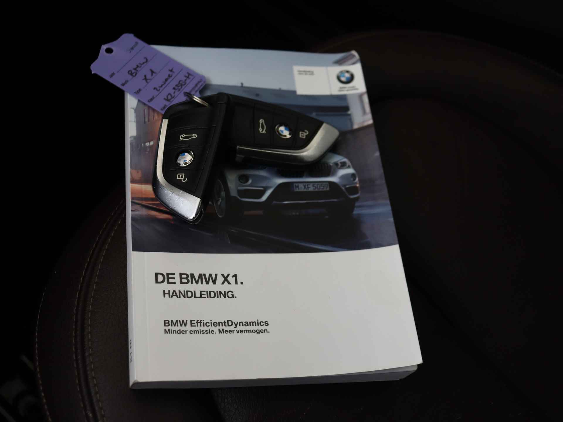 BMW X1 sDrive20i Centennial High Executive | Navigatie | Lederen Bekleding - 24/34